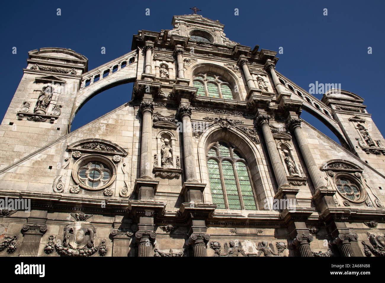 Äußere Aufnahme der St. Peter's Churcrh von Auxerre in Auxerre, auf dem Canal du Nivernais und Fluss Yonne, Frankreich Stockfoto