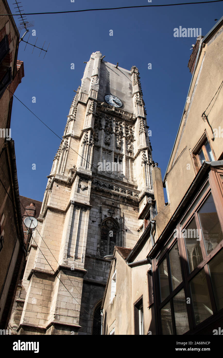 Äußere Aufnahme der St. Peter's Churcrh von Auxerre in Auxerre, auf dem Canal du Nivernais und Fluss Yonne, Frankreich Stockfoto