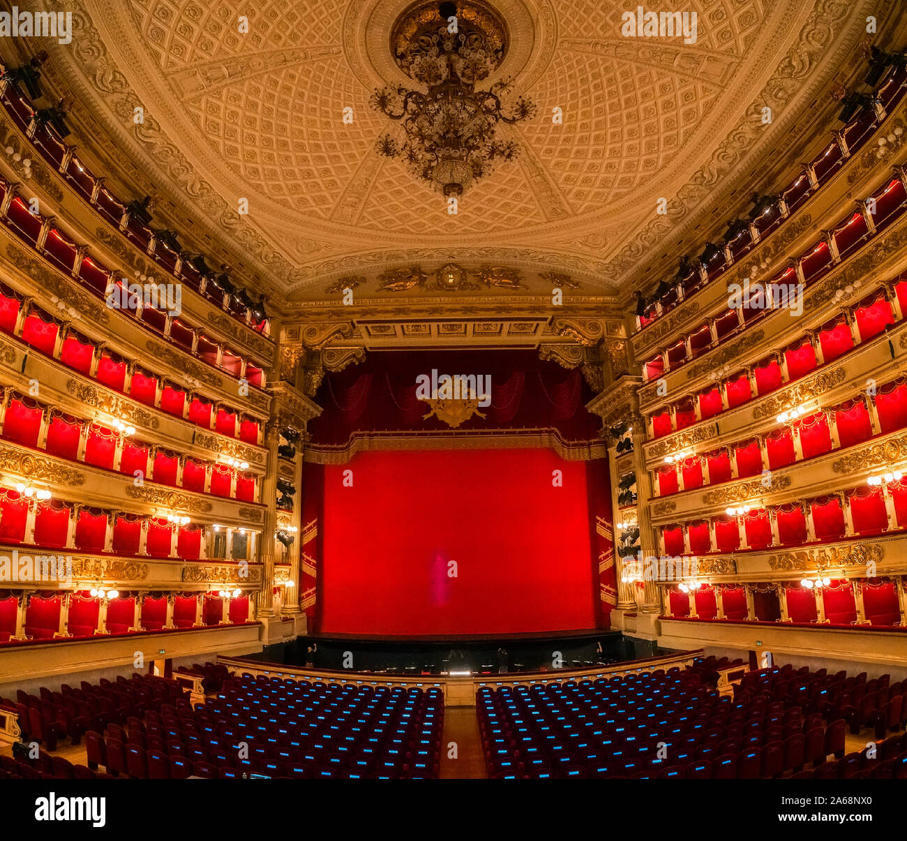 Innenraum der berühmten Mailänder Scala (Teatro alla Scala, 1778) - eine  Oper in Mailand Stockfotografie - Alamy