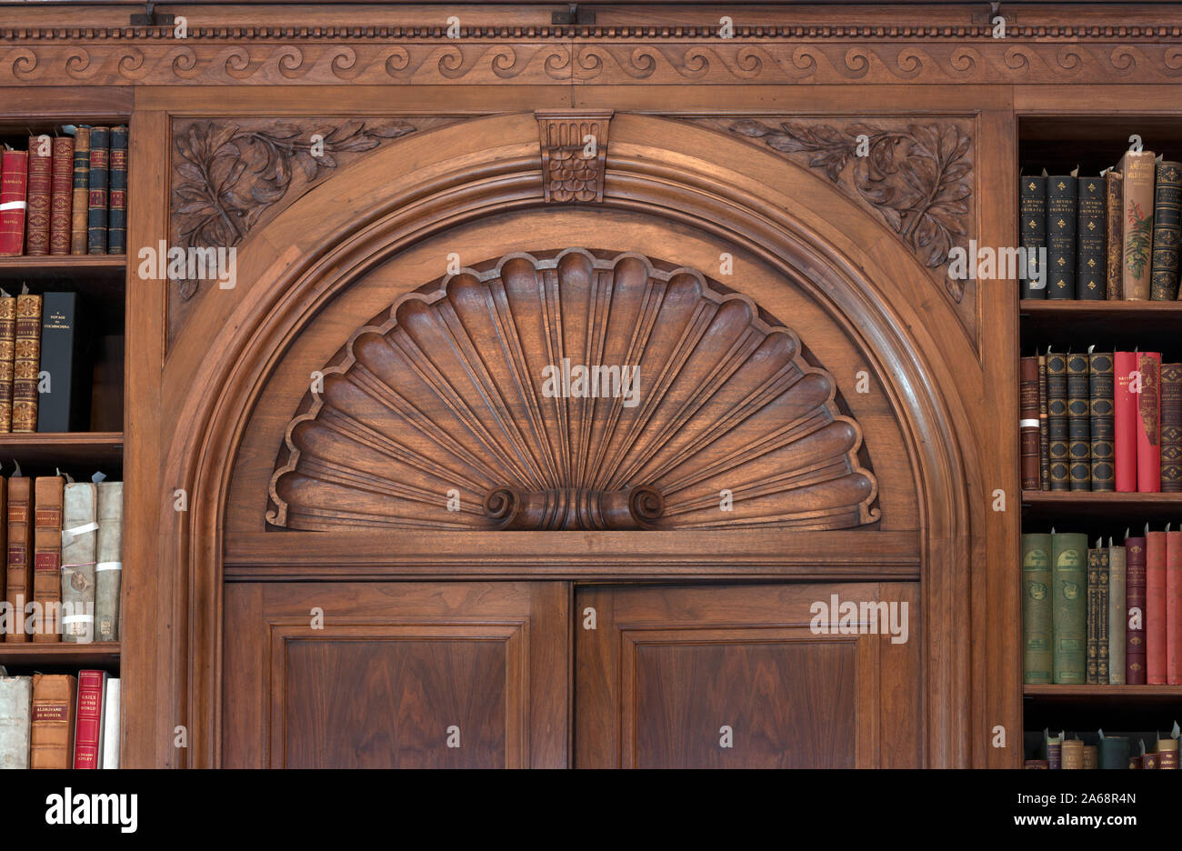 Holzarbeiten Detail am John Arbeit Garrett Bibliothek, Teil der Johns Hopkins Sheridan Bibliotheken. Baltimore, Maryland Stockfoto