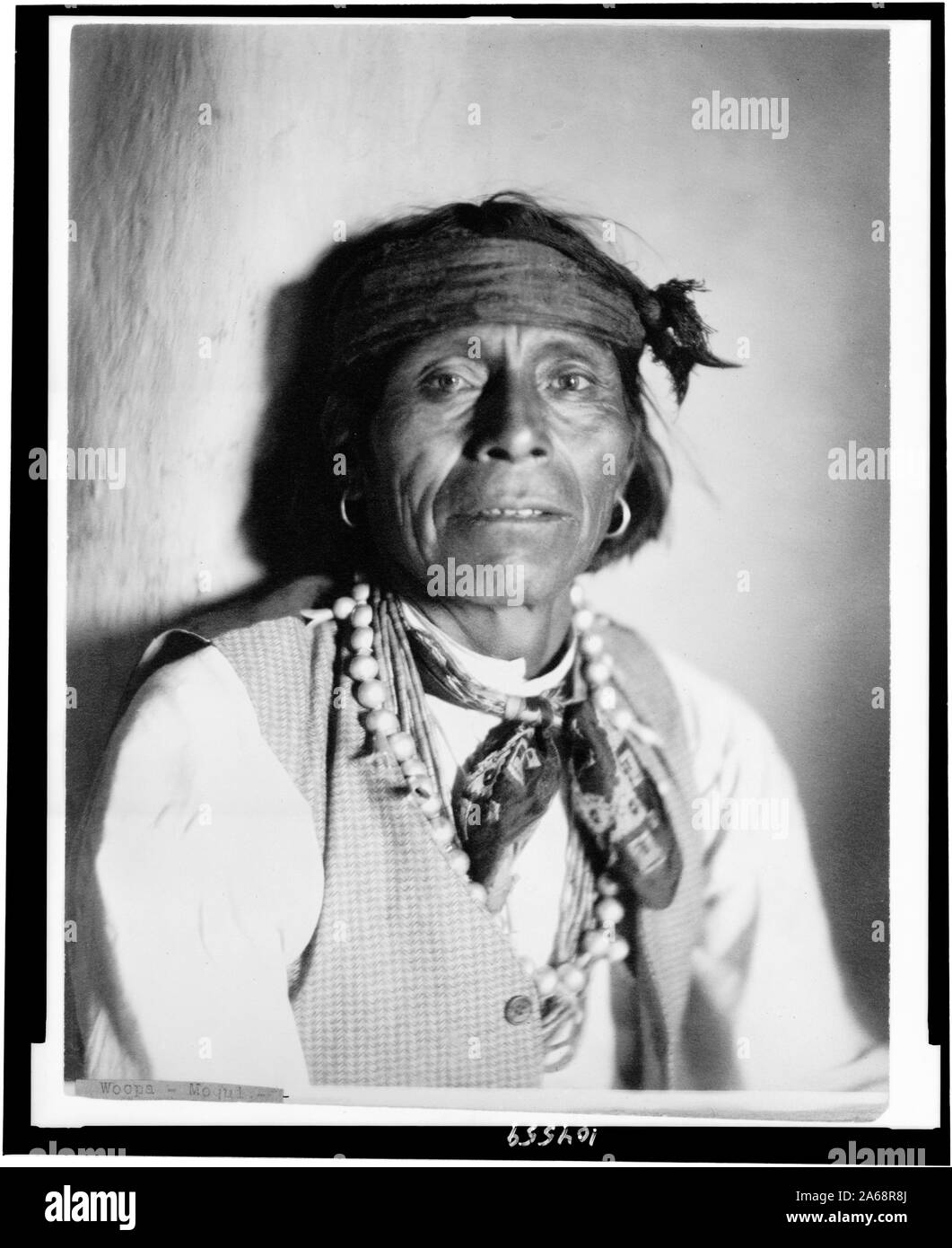 Woopa, ein moqui Indische, Hopi Stamm, Brustbild, Vorderseite Stockfoto