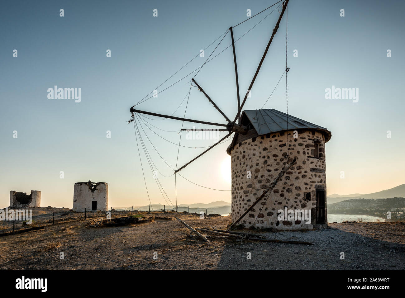 Abgerissenen alten Windmühlen auf dem Hügel in die Stadt Bodrum in der Türkei Stockfoto