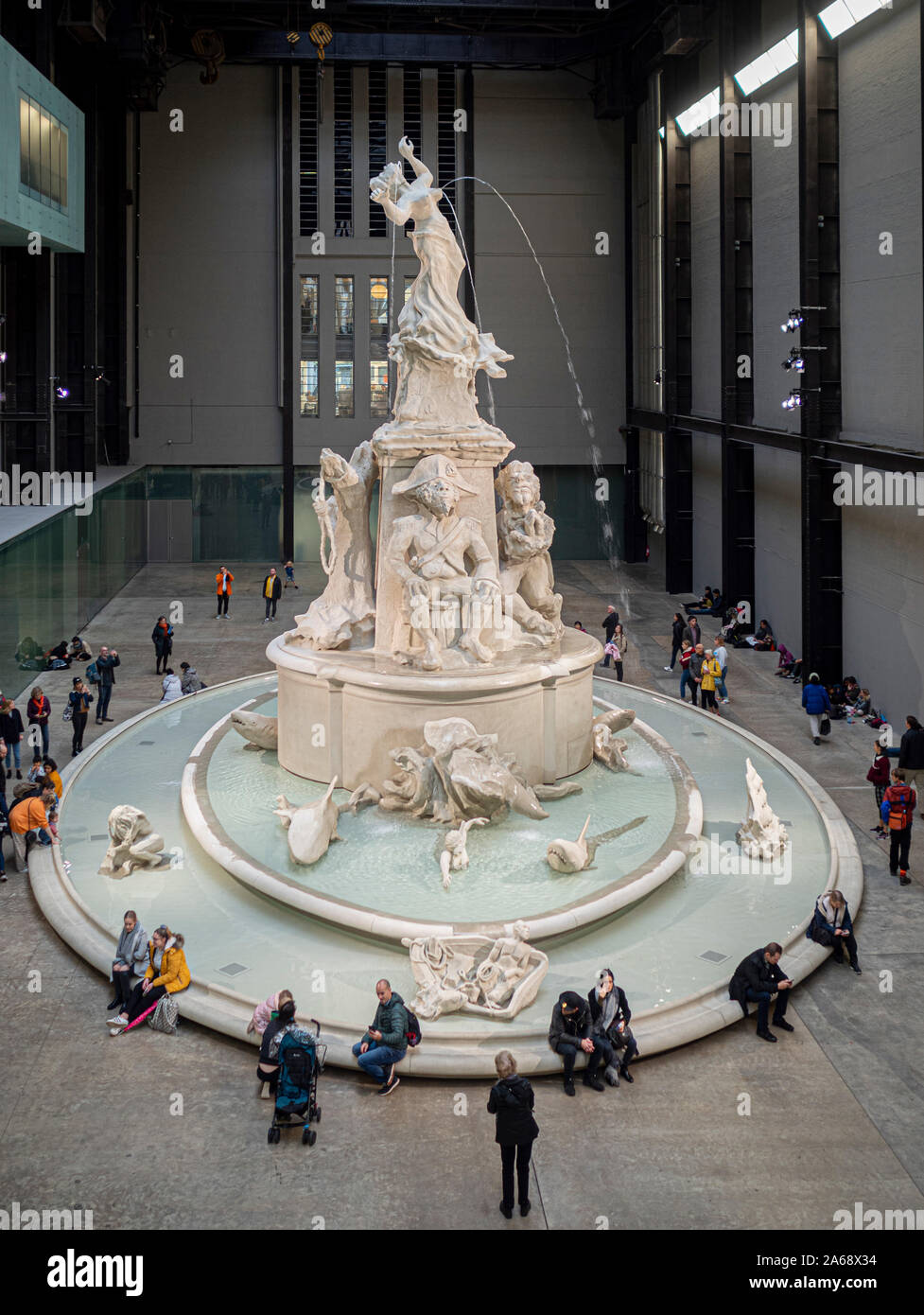 Fons Americanus, ein 13 Meter hohes Arbeiten Brunnen durch das Victoria Memorial inspiriert. In der Turbinenhalle der Tate Modern installiert. Artist: Kara Walker Stockfoto