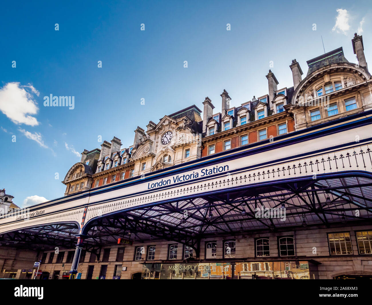 London Victoria Bahnhof Eingang, London, UK. Stockfoto