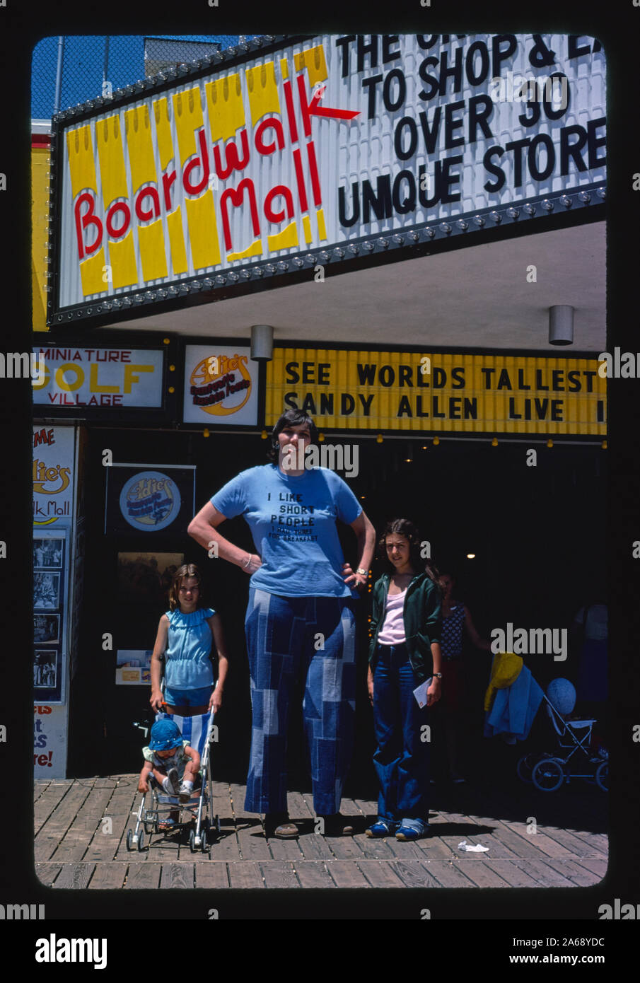 Die weltweit höchsten Frau, Sandy Allen, Boardwalk, Wildwood, New Jersey Stockfoto