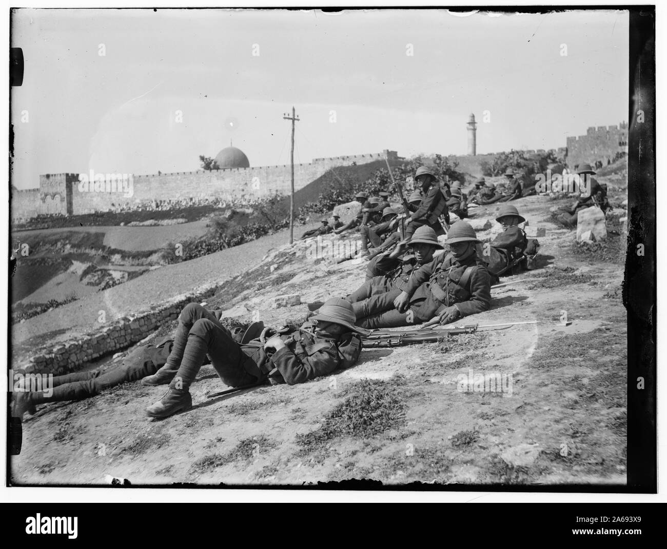 Yorkshire Infanterie Warten auf Rückkehr der Heiligen Flagge, 8. April, 1920 Stockfoto