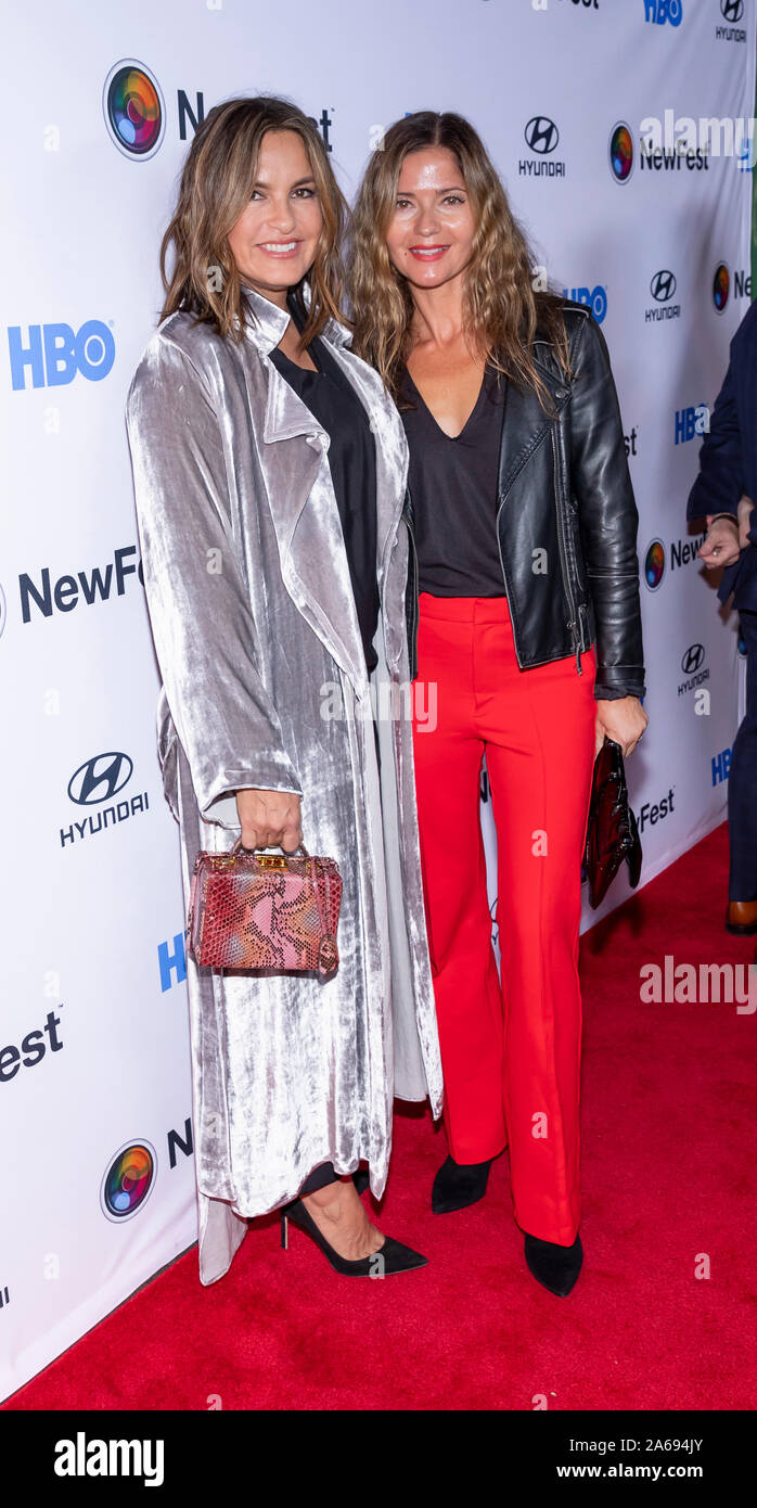 New York, NY, USA - 23. Oktober 2019: Mariska Hargitay und Jill Hennessy nehmen an der öffnung Nacht Screening der ell Durch "während NewFest Film Festival Stockfoto