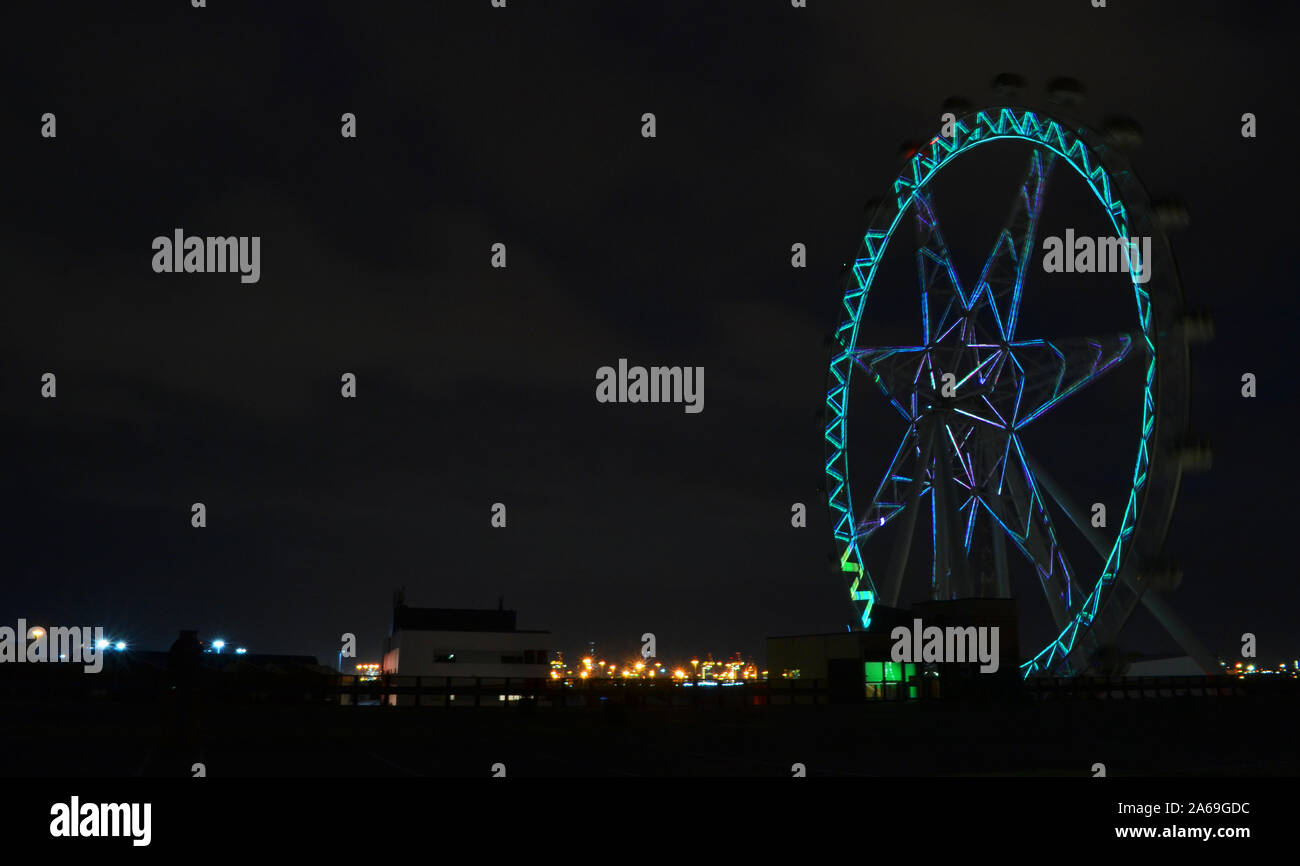 Das Bild war das Licht in der Dunkelheit der Nacht zu vertreten, mit dem Riesenrad bedeutet, um ein Gefühl für die Zeit zu schaffen. Stockfoto