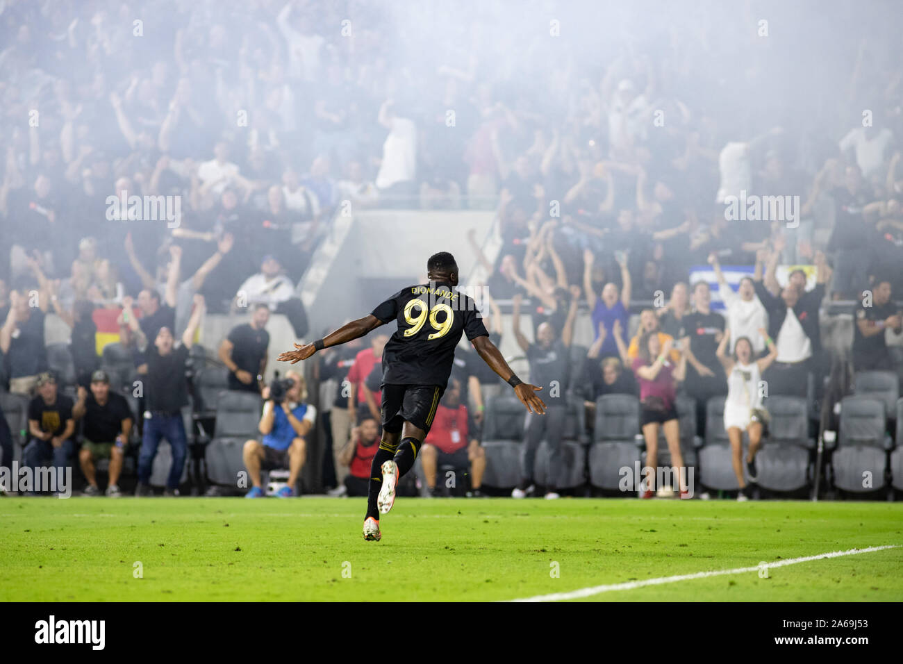 Los Angeles, USA. 24. Okt. 2019. Adama Diomande (99) feiert nach dem Scoring vierten LAFC ist Ziel des Spiels gegen die Galaxy in der Western Conference Halbfinale. Credit: Ben Nichols/Alamy leben Nachrichten Stockfoto