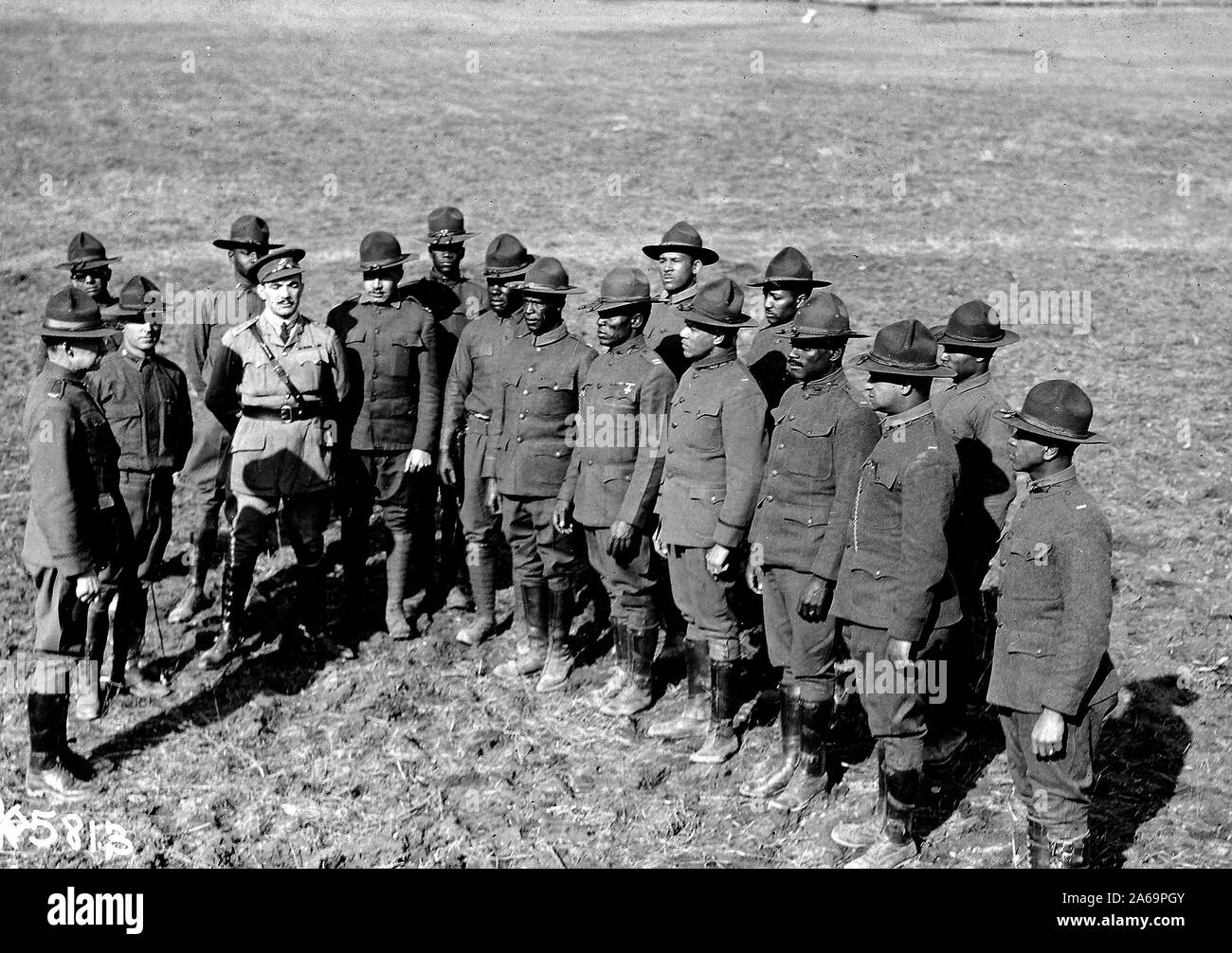 Col Wm P Jackson, Maj Max ein Elsner, Capt James P O'Donovan und farbigen Offizieren Ca. 1917-1918 Stockfoto
