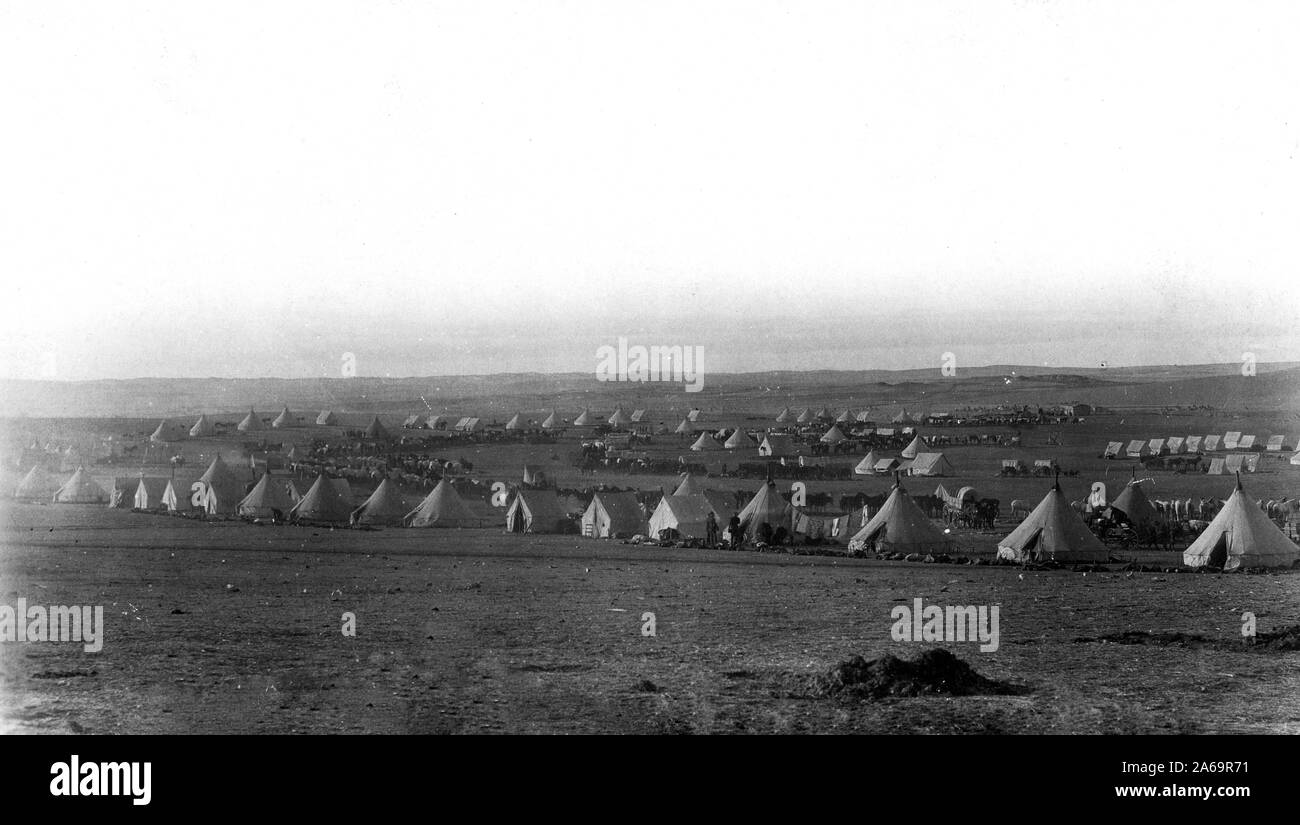 Ansicht der militärischen Camp: Zelte, Rosse und Wagen. Stockfoto