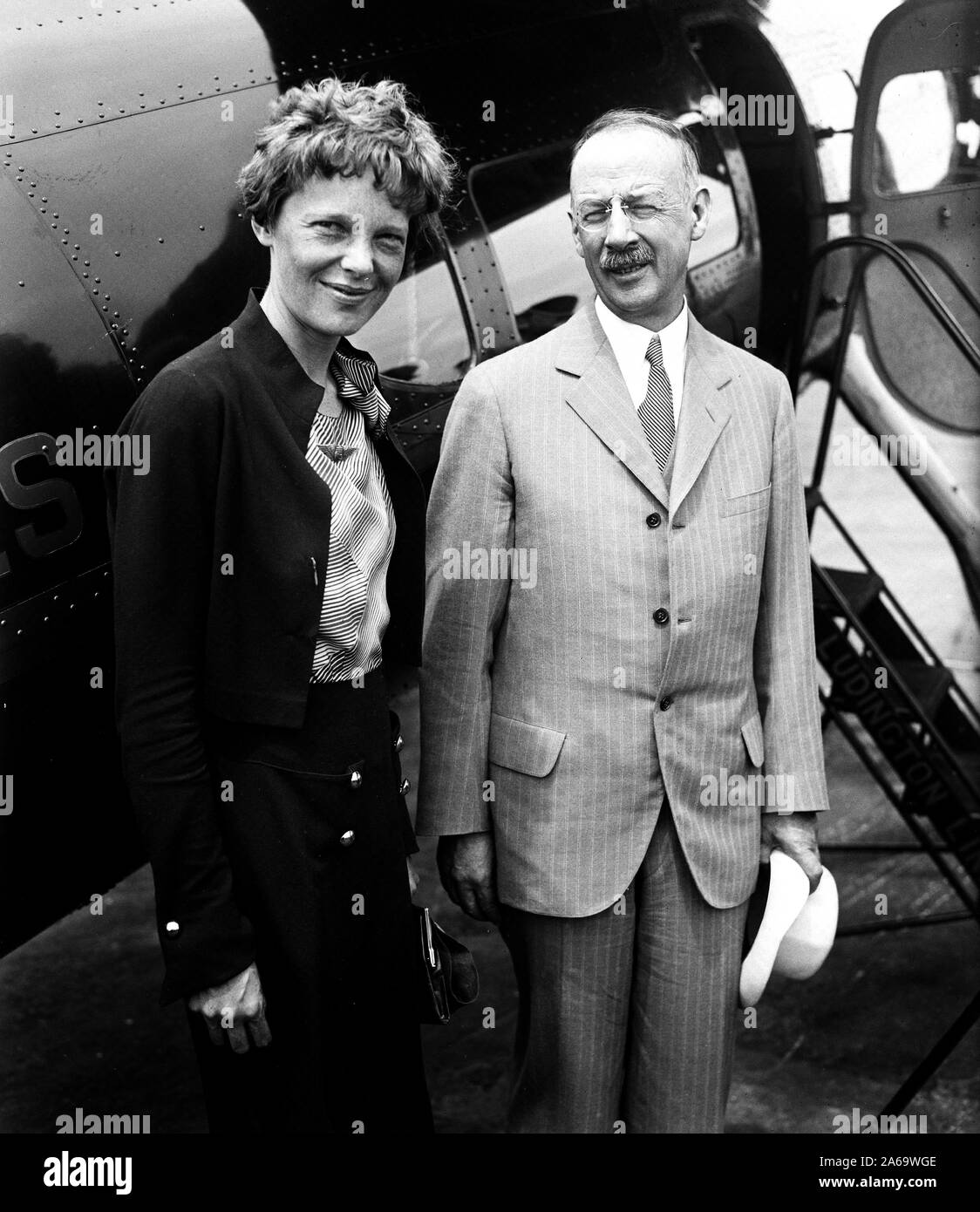 Amelia Earhart, links Ca. 1932 Stockfoto