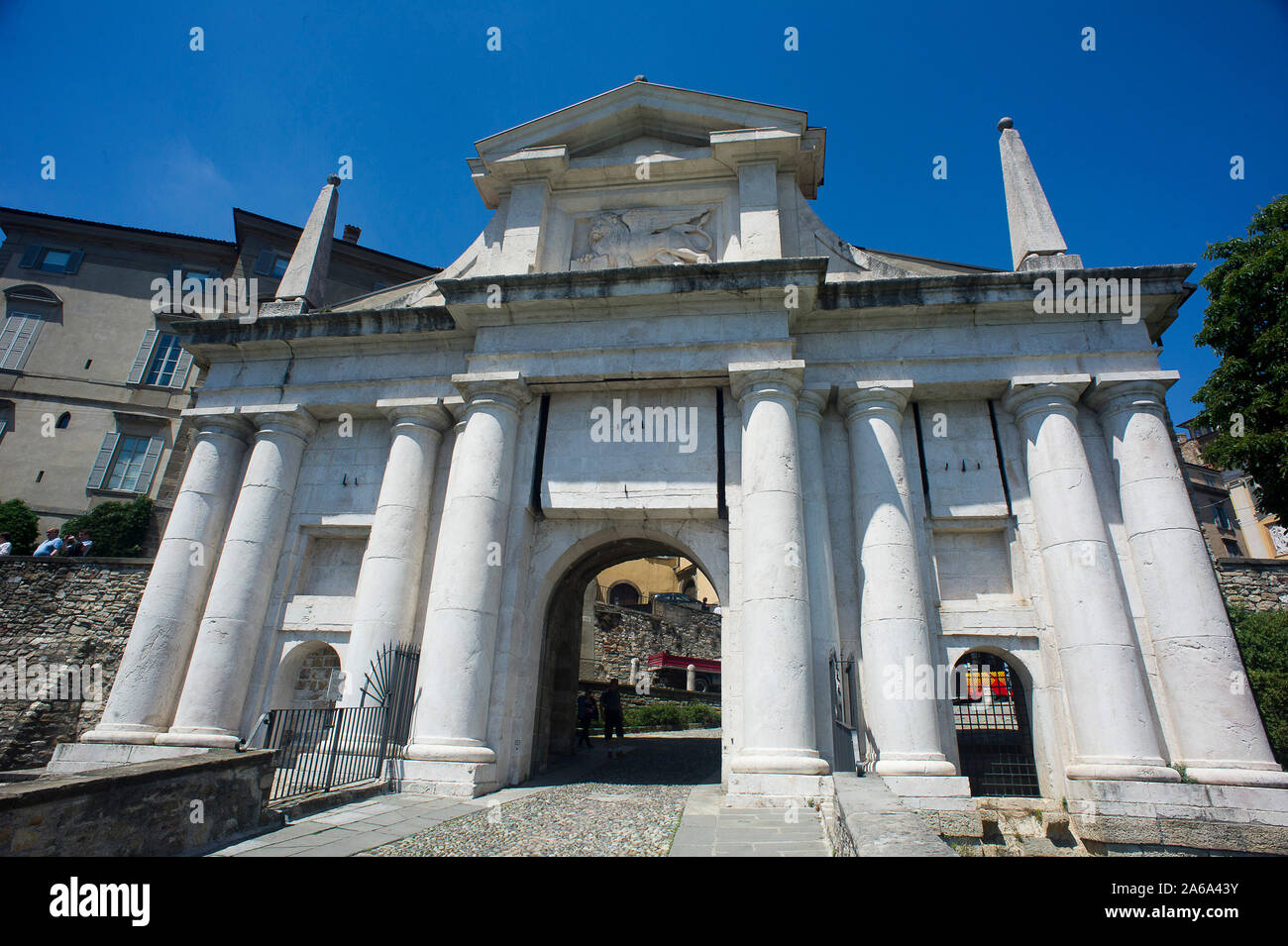 Die alte Oberstadt von Bergamo, Lombardei, Italien. Unesco-Welterbe. Gate s. James Stockfoto