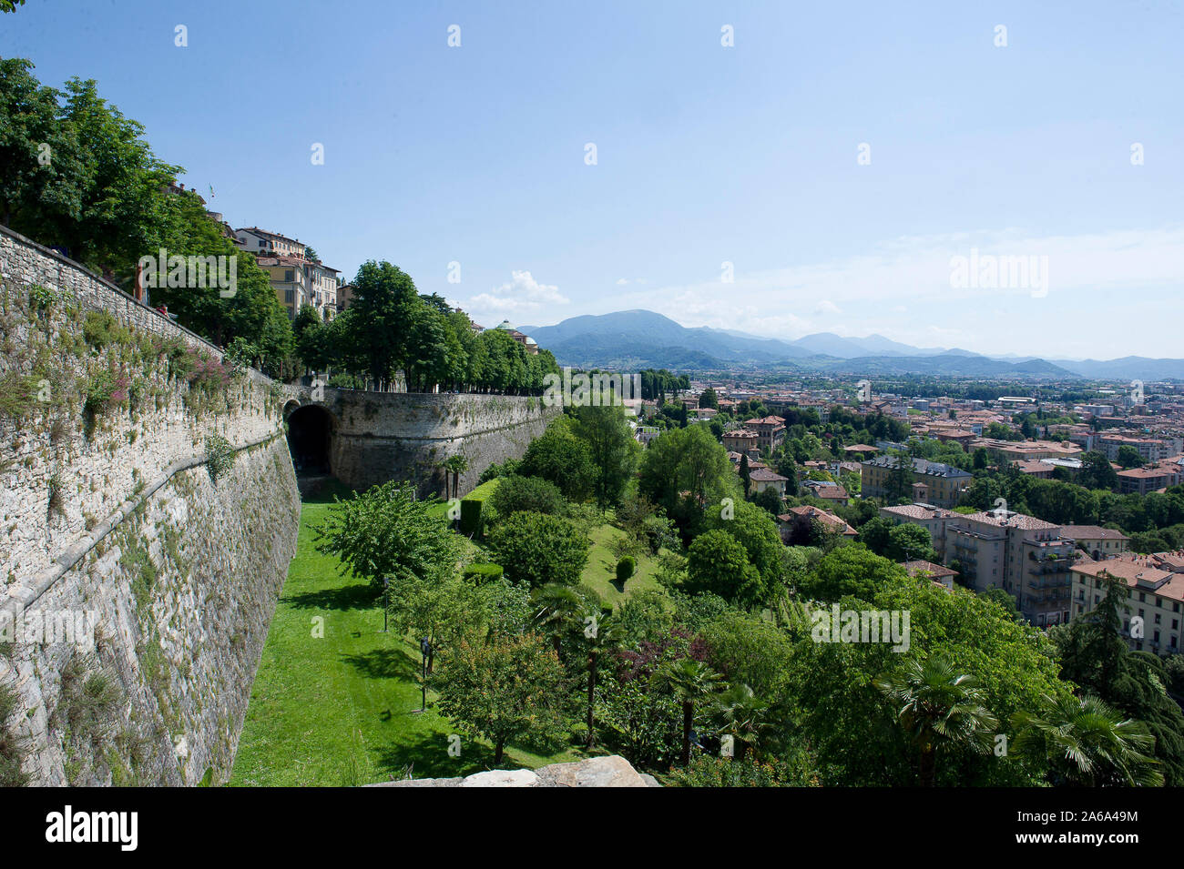 Die alte Oberstadt von Bergamo, Lombardei, Italien. Unesco-Welterbe. S. Andrea Plattform Stockfoto