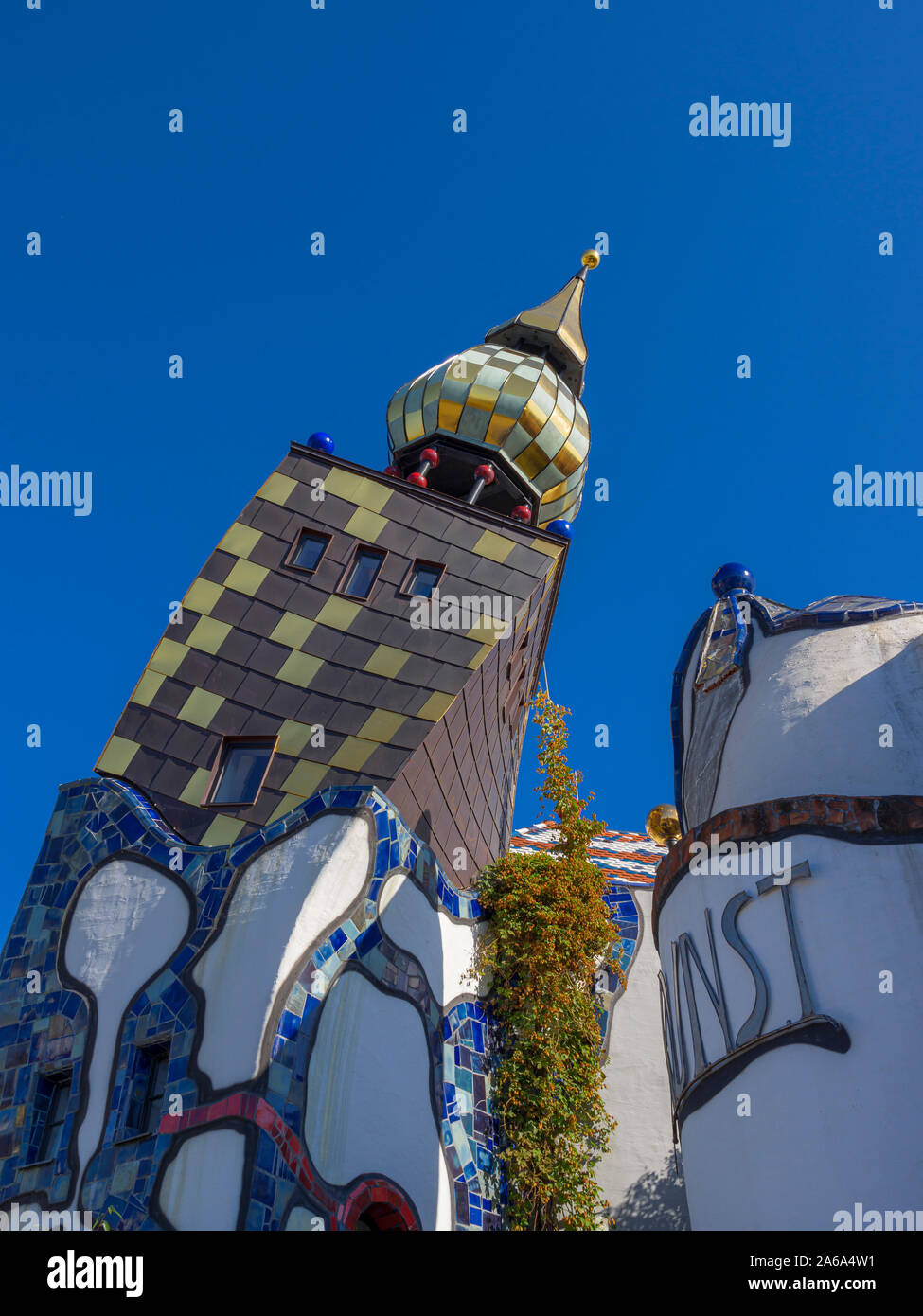 Schiefer Turm, Kunsthaus Abensberg, Architekt Peter Pelikan, Abensberg, Niederbayern, Bayern, Deutschland, Europa Stockfoto