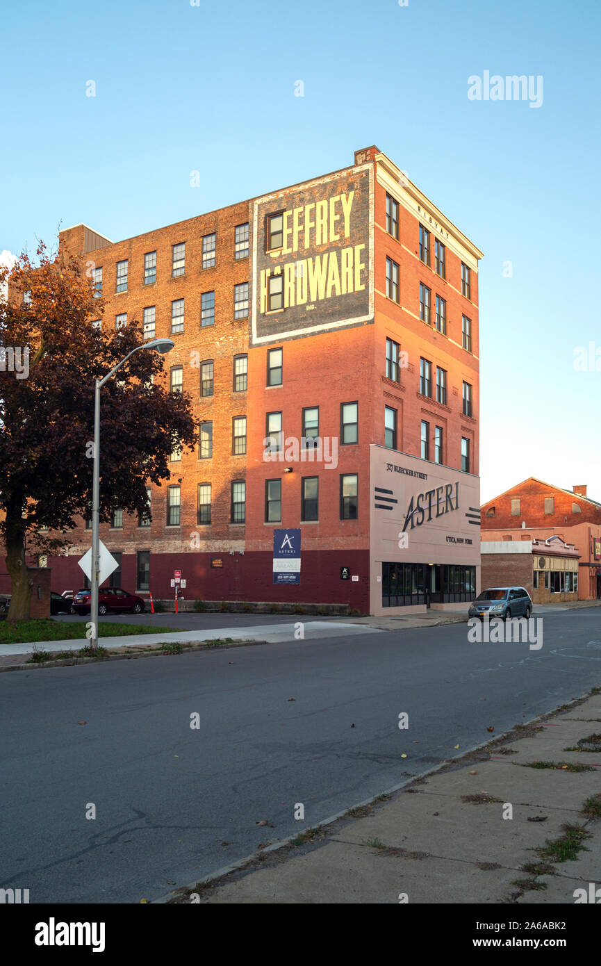 Utica, New York - Oct 23, 2019: Blick auf Whiffen Robyat Gebäude ist im National Register der Historischen Stätten aufgeführt, auf 327 Bleecker St, Uti entfernt Stockfoto