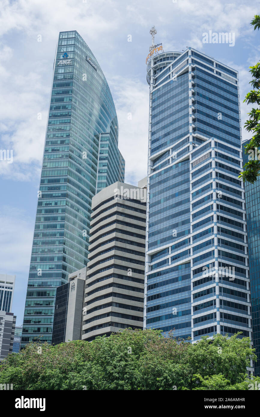 Einen schönen sonnigen Tag rund um den Business District von Singapore, in diesem Bereich finden Sie einige der schönen und berühmten Gebäuden der Stadt. Stockfoto