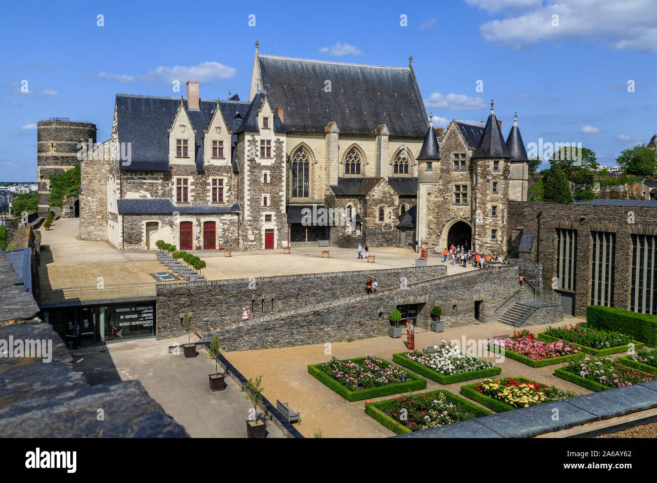 Frankreich, Maine et Loire, Angers, Chateau d'Angers, Angers schloss, die Kapelle und die Rose Garden // Frankreich, Maine-et-Loire (49), Angers, Château d'Ange Stockfoto