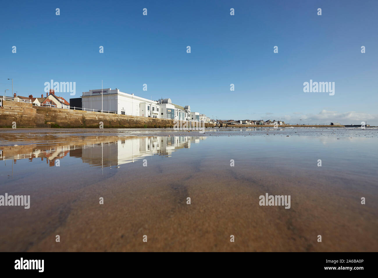 Bridlington spa Theater auf dem South Promenade in den Sanden der South Beach wider, East Yorkshire, England, Großbritannien Stockfoto