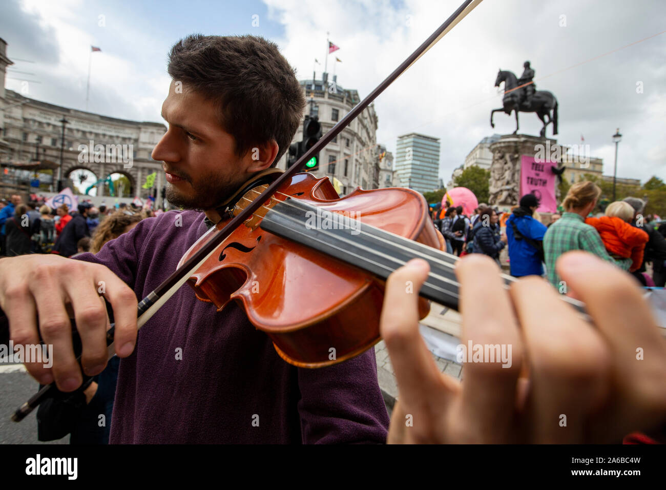 London, 10. Oktober 2019, vom Aussterben Rebellion Demonstration und Besetzung des Trafalgar Square. Stockfoto