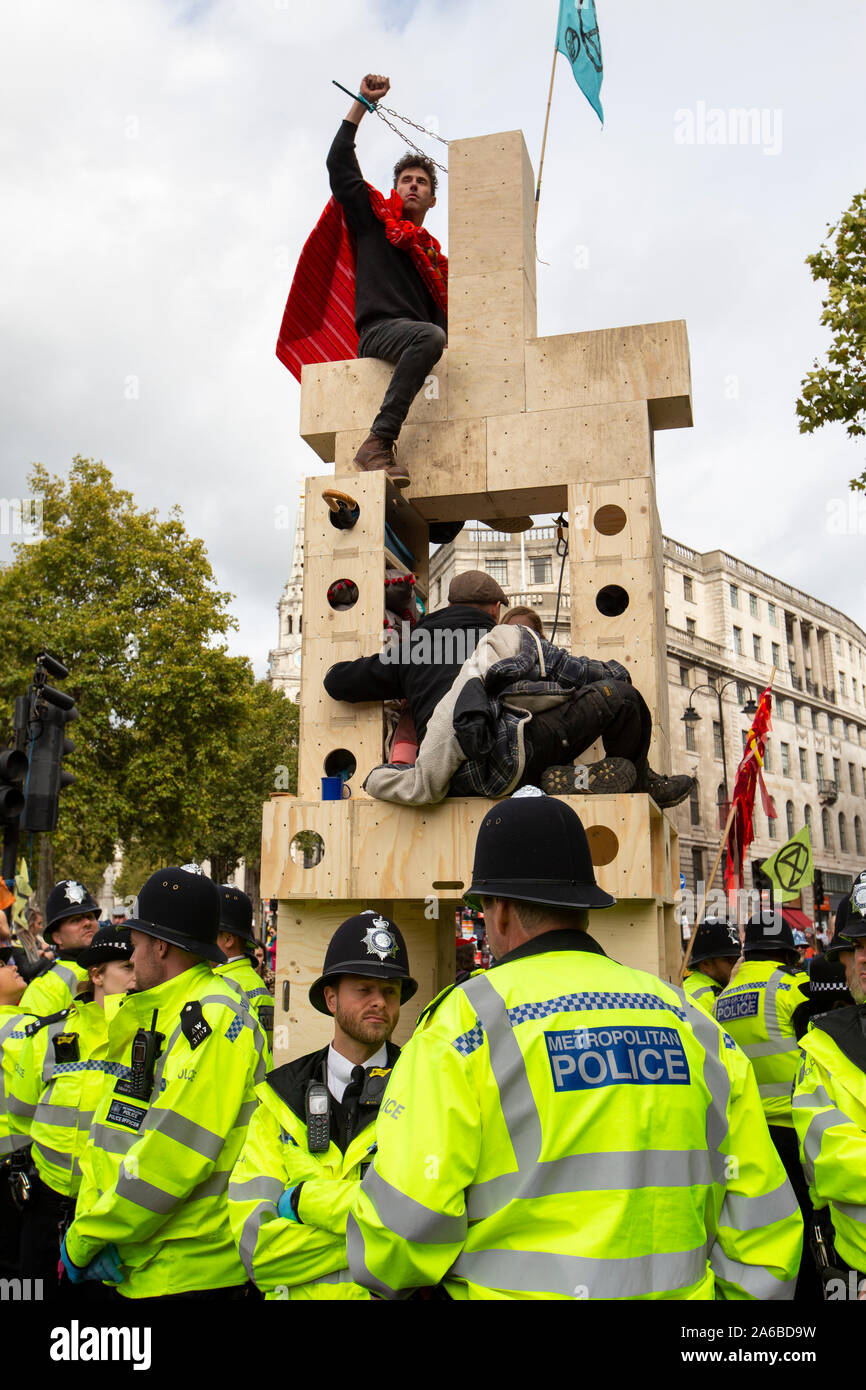 London, 10. Oktober 2019, vom Aussterben Rebellion Demonstration und Besetzung des Trafalgar Square. Stockfoto