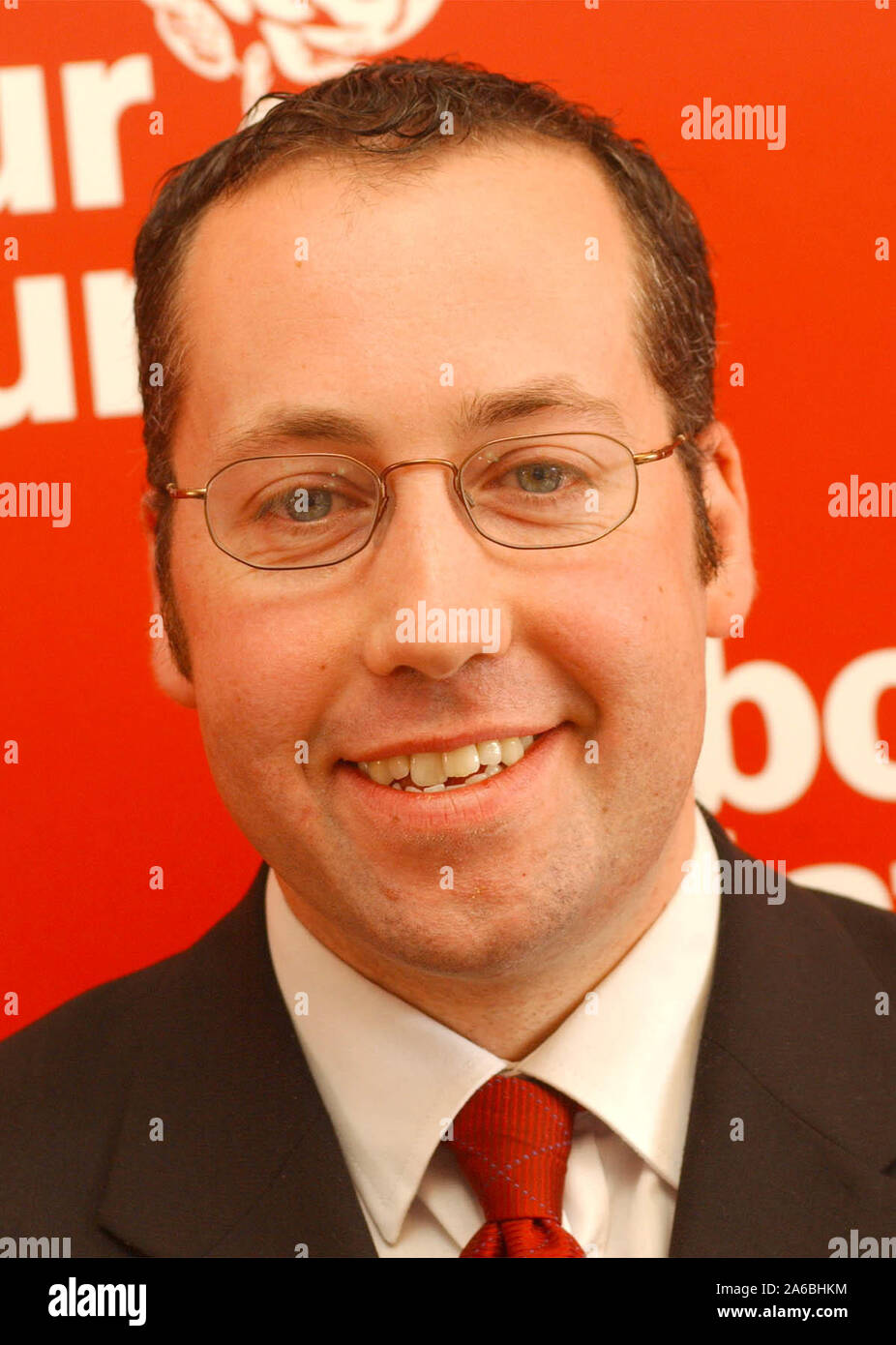 Die Waliser Labour Party verkünden ihre Kandidaten für die Wahlen 2003 Welsh Assembly am Incognito Bar in Cardiff heute 24/3/03 .. Labour Party Kandidat Anthony Cooper. Stockfoto