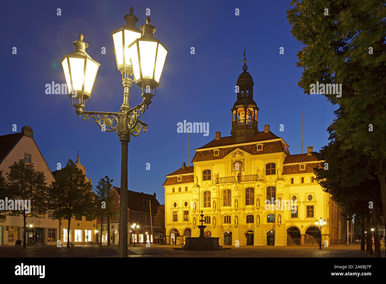 Ein Abend Foto des Rathauses in Lüneburg, Niedersachsen, Deutschland. Stockfoto