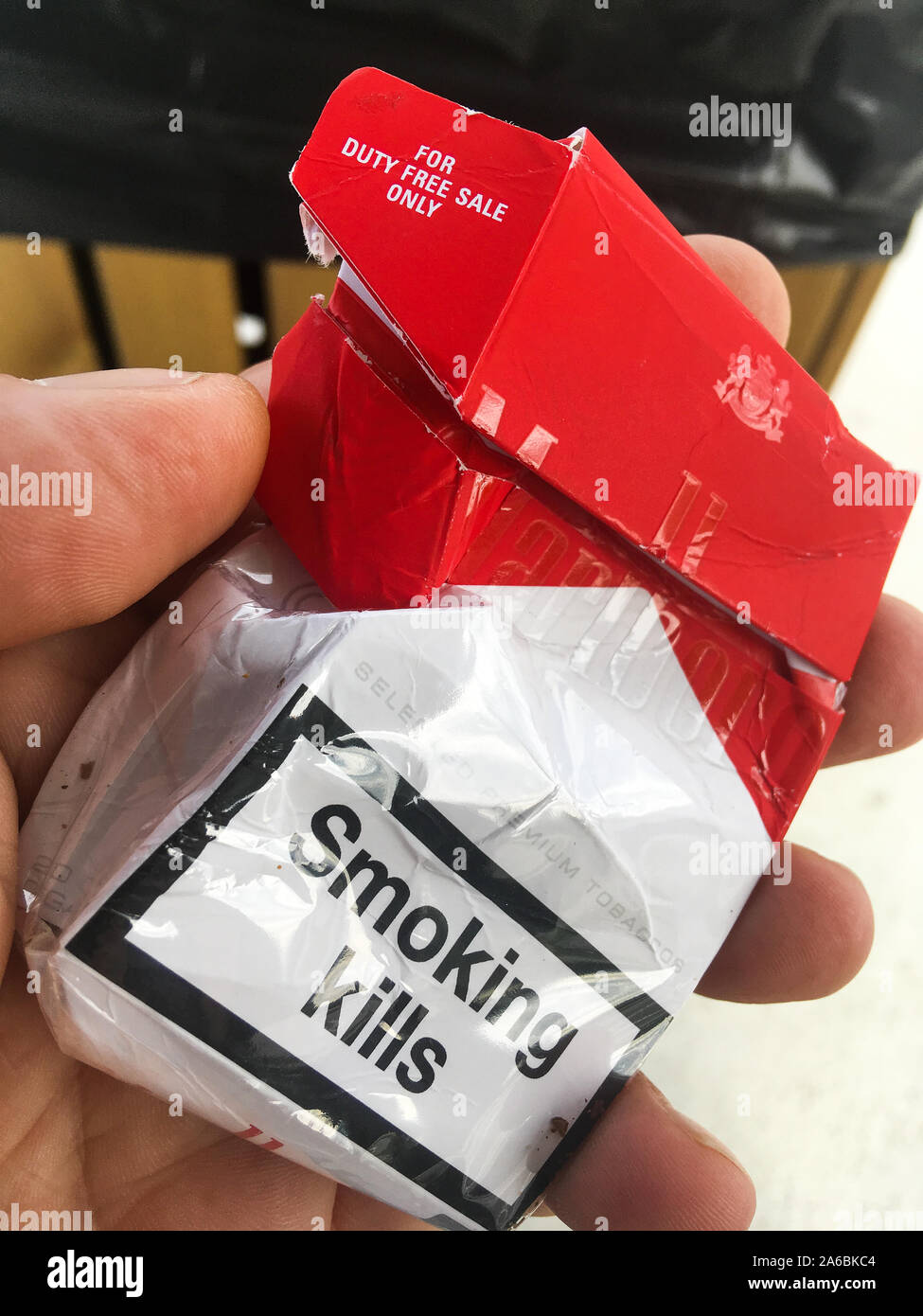 Eine Packung Marlboro Zigaretten verkauft in Duty-free-Shop, Frankreich Stockfoto