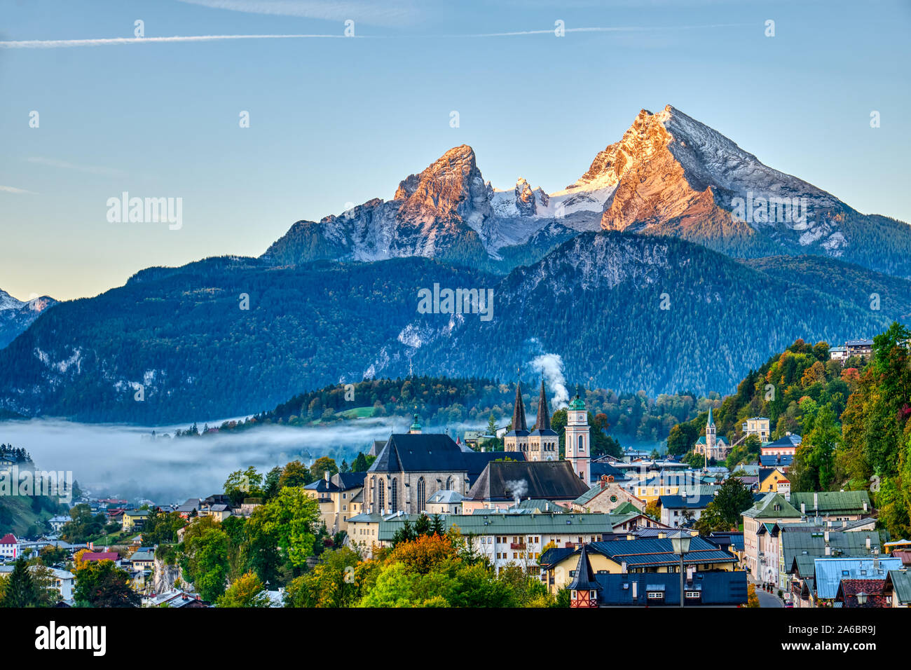 Watzmann und der Stadt Berchtesgaden in den Bayerischen Alpen. Stockfoto