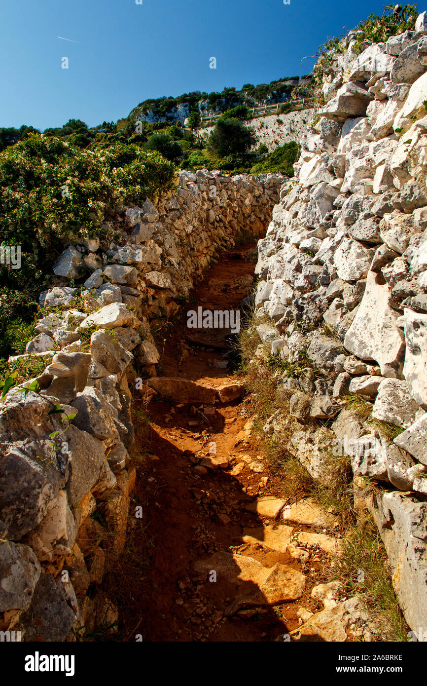 Coastal Path für Cipolliane Höhlen und Ciolo Brücke, Gagliano del Capo, Apulien, Italien Stockfoto