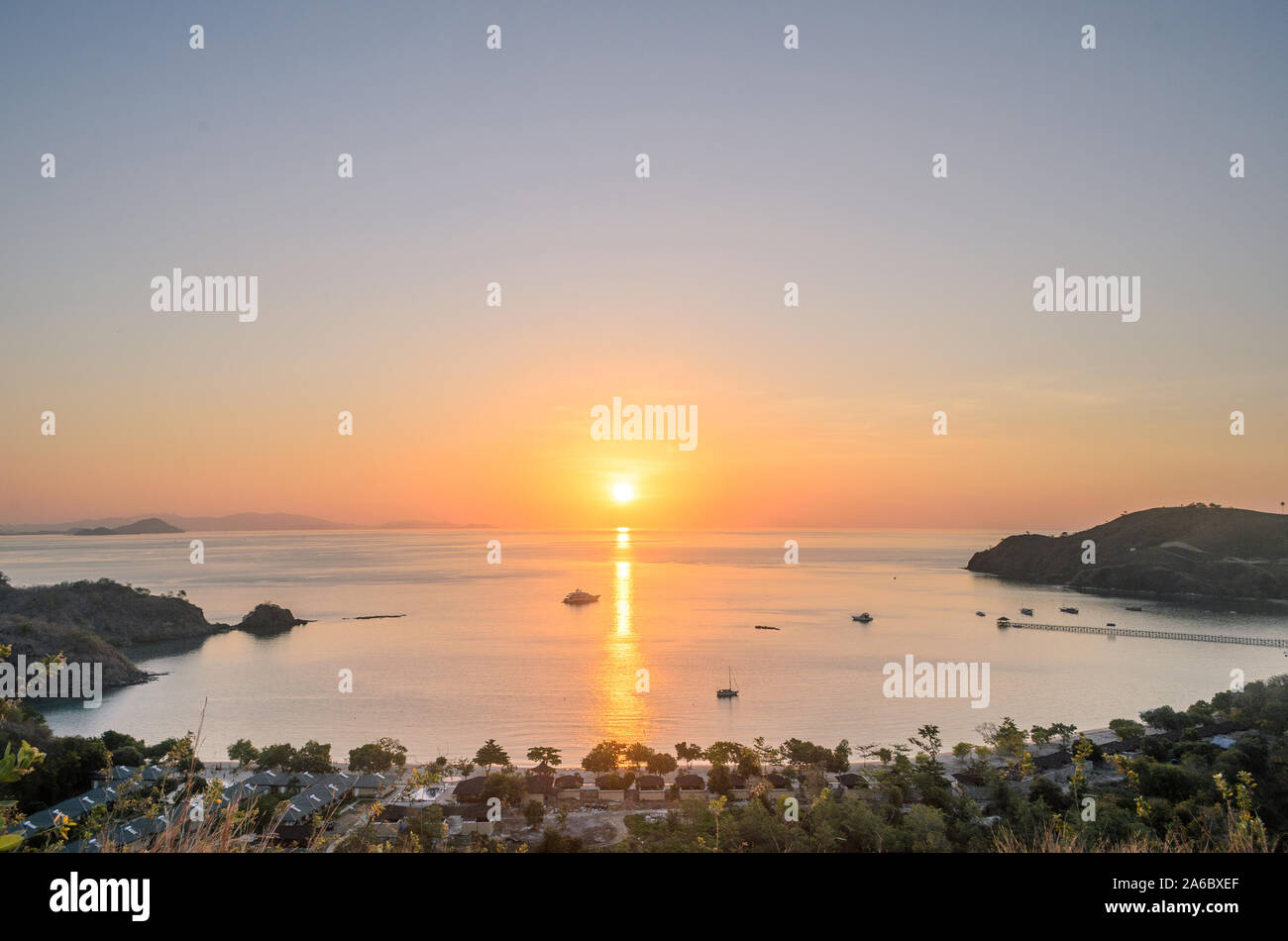 Schönen Sonnenuntergang in Labuan Bajo, Flores Island, West Manggarai, Nusa Tenggara, Indonesien Stockfoto