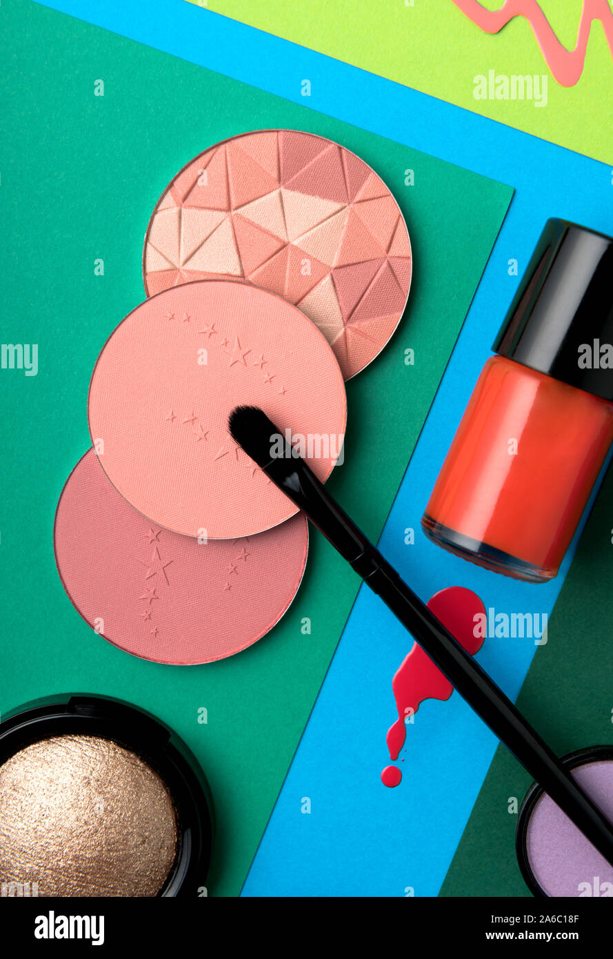 Stillleben mit Make-up und Schönheit Produkte Stockfoto