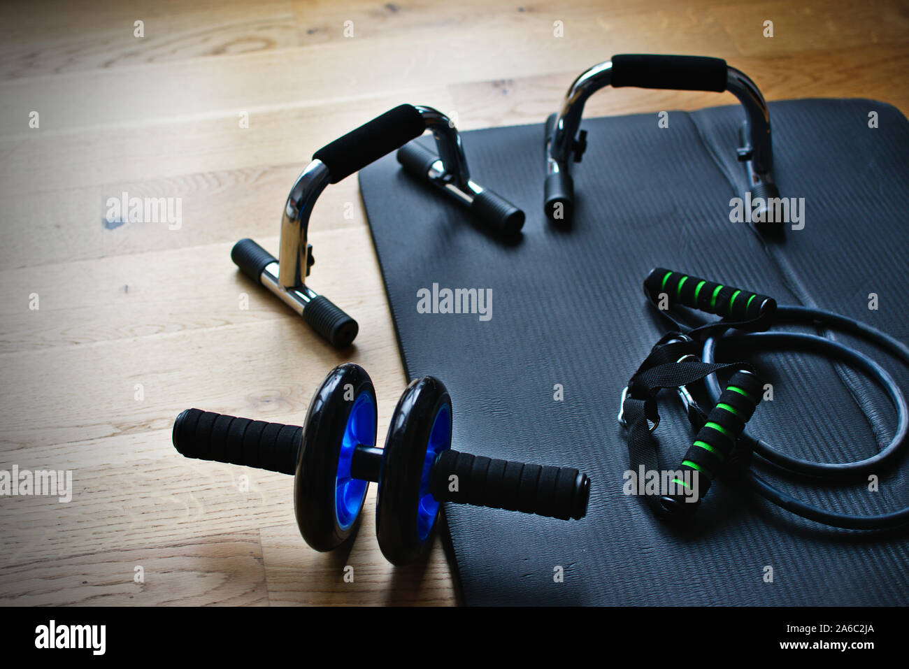 Training Ausrüstung auf Fitness Matte Stockfoto