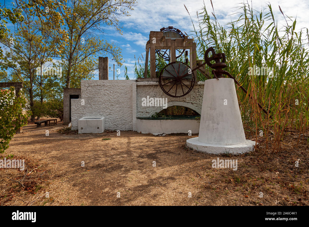 Alte Maultier powered Bewässerung Wasser pumpe Naturpark Ria Formosa Faro, Algarve, Portugal Stockfoto