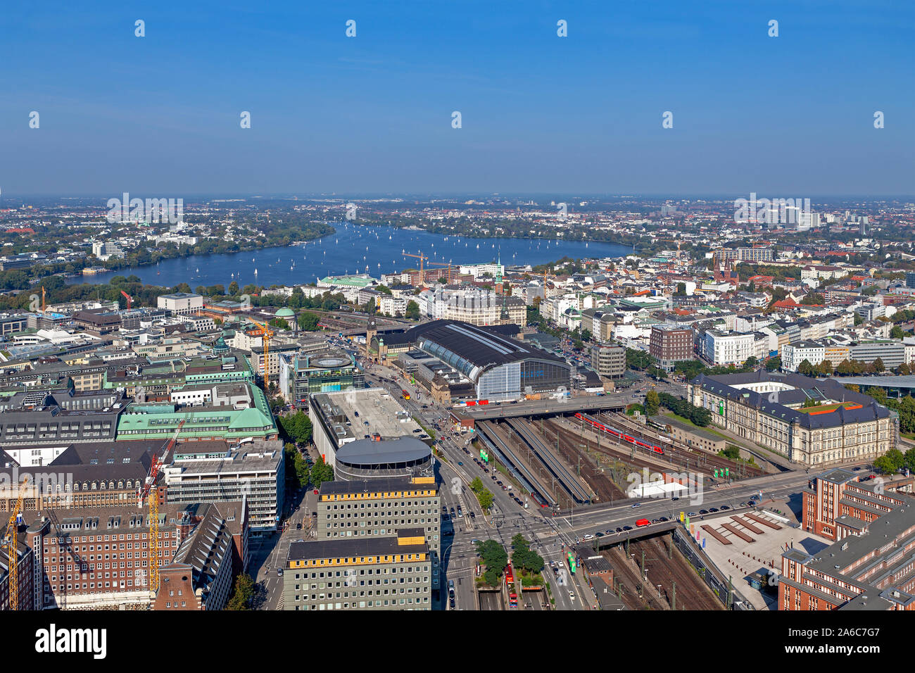 Luftaufnahme von der Alster und dem Hauptbahnhof, Hamburg, Deutschland Stockfoto
