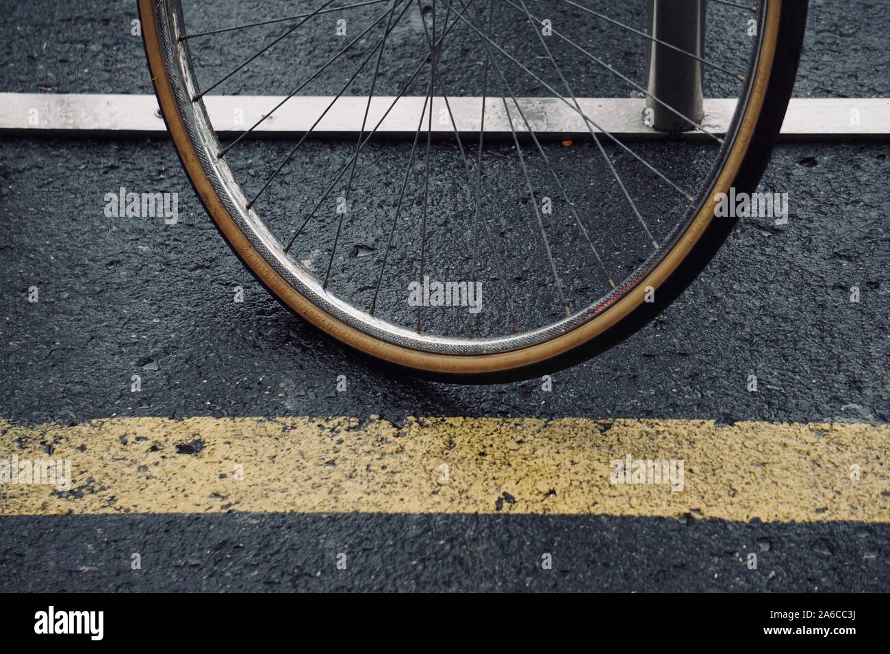 Rad der Fahrrad Transport auf der Straße Stockfoto