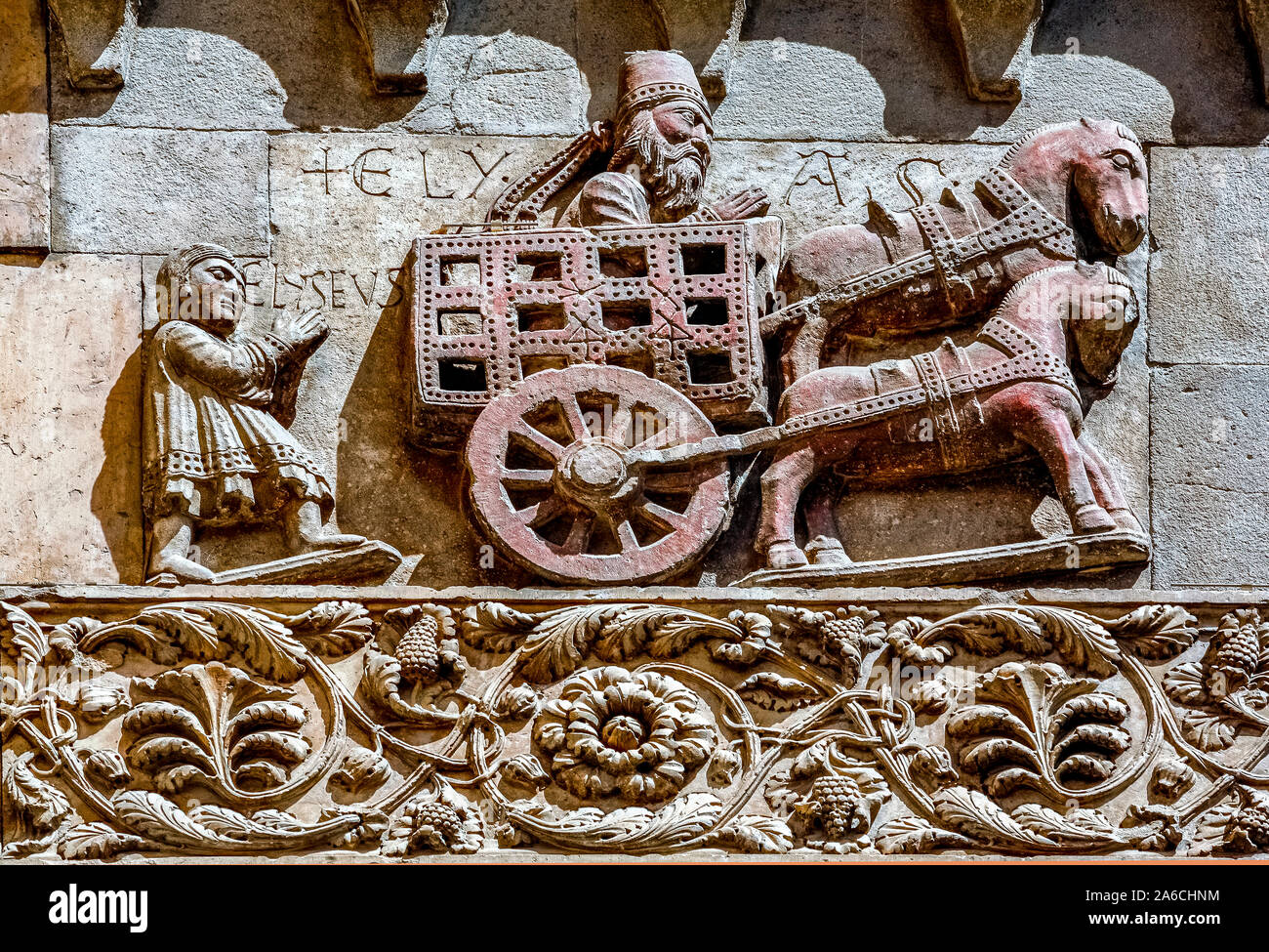 Italien Emilia Romagna Fidenza Kathedrale - Externes BAS-Rilief - die Episode des Propheten Elia in den Himmel transportiert Stockfoto