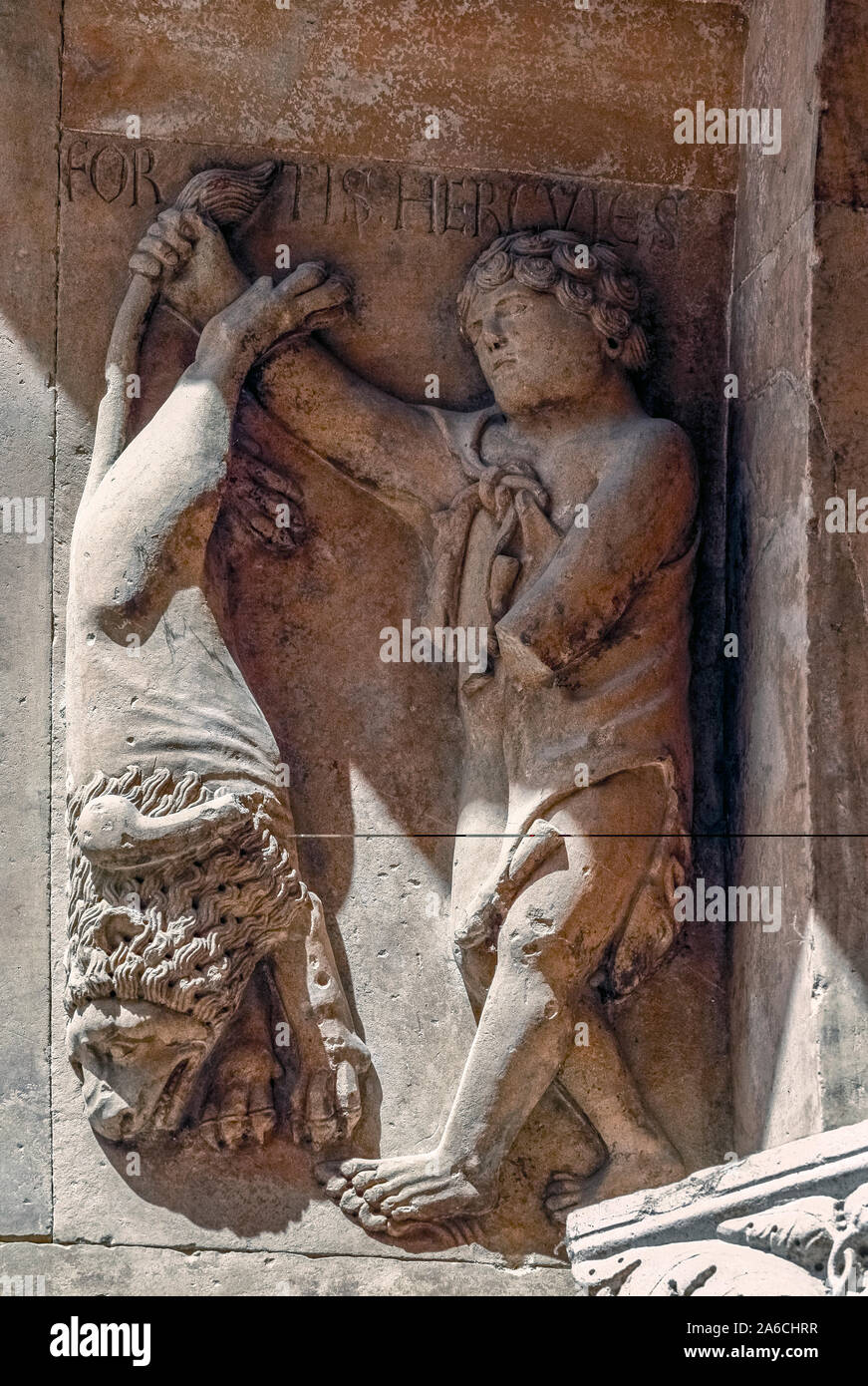 Italien Emilia Romagna - Fidenza San Donnino Kathedrale - Externe - Herkules und der Löwe Stockfoto