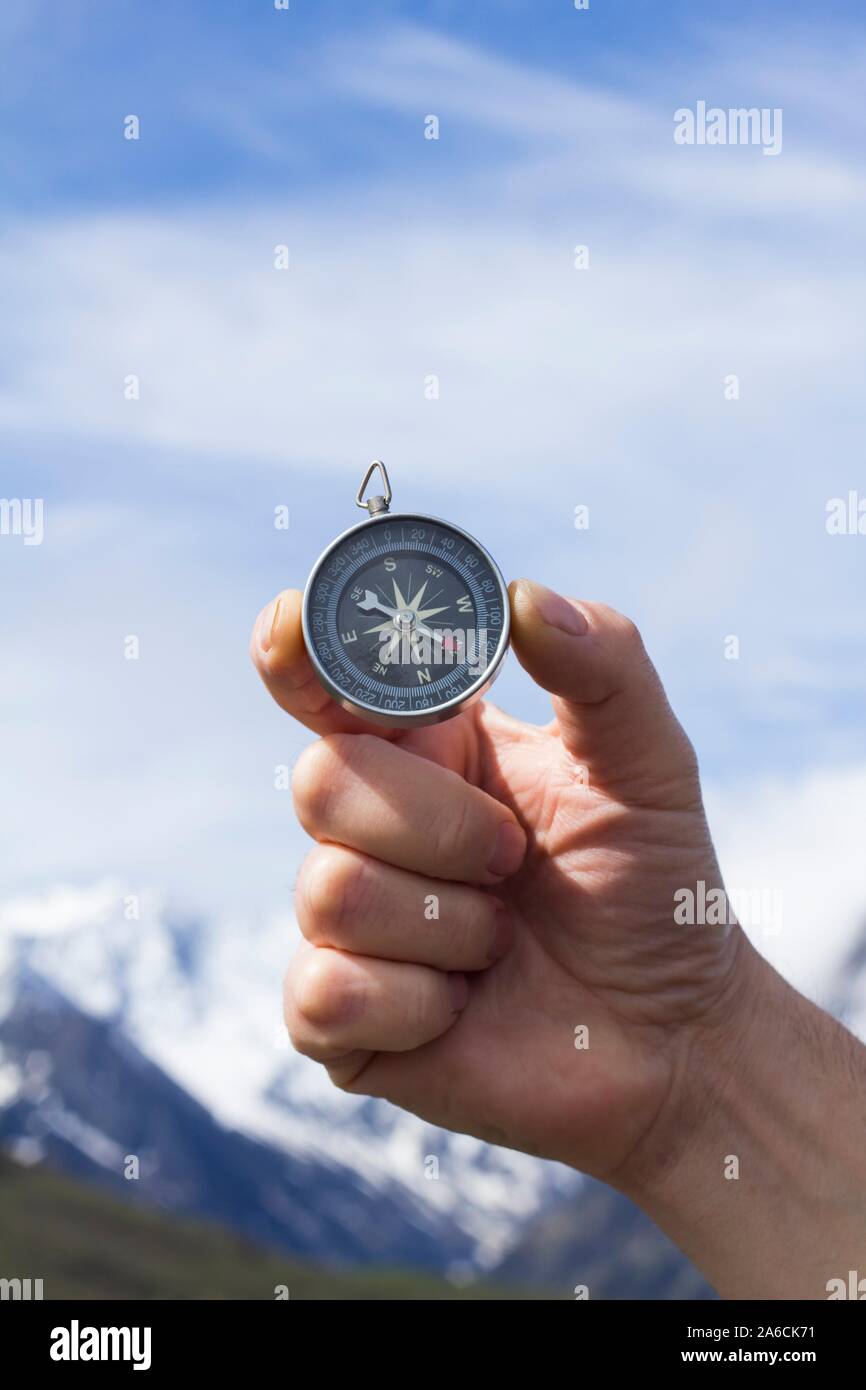 Wohin Zeigt Die Magnetit Nadel In Einem Kompass In Deutschland Magnetic Force Stockfotos und -bilder Kaufen - Alamy