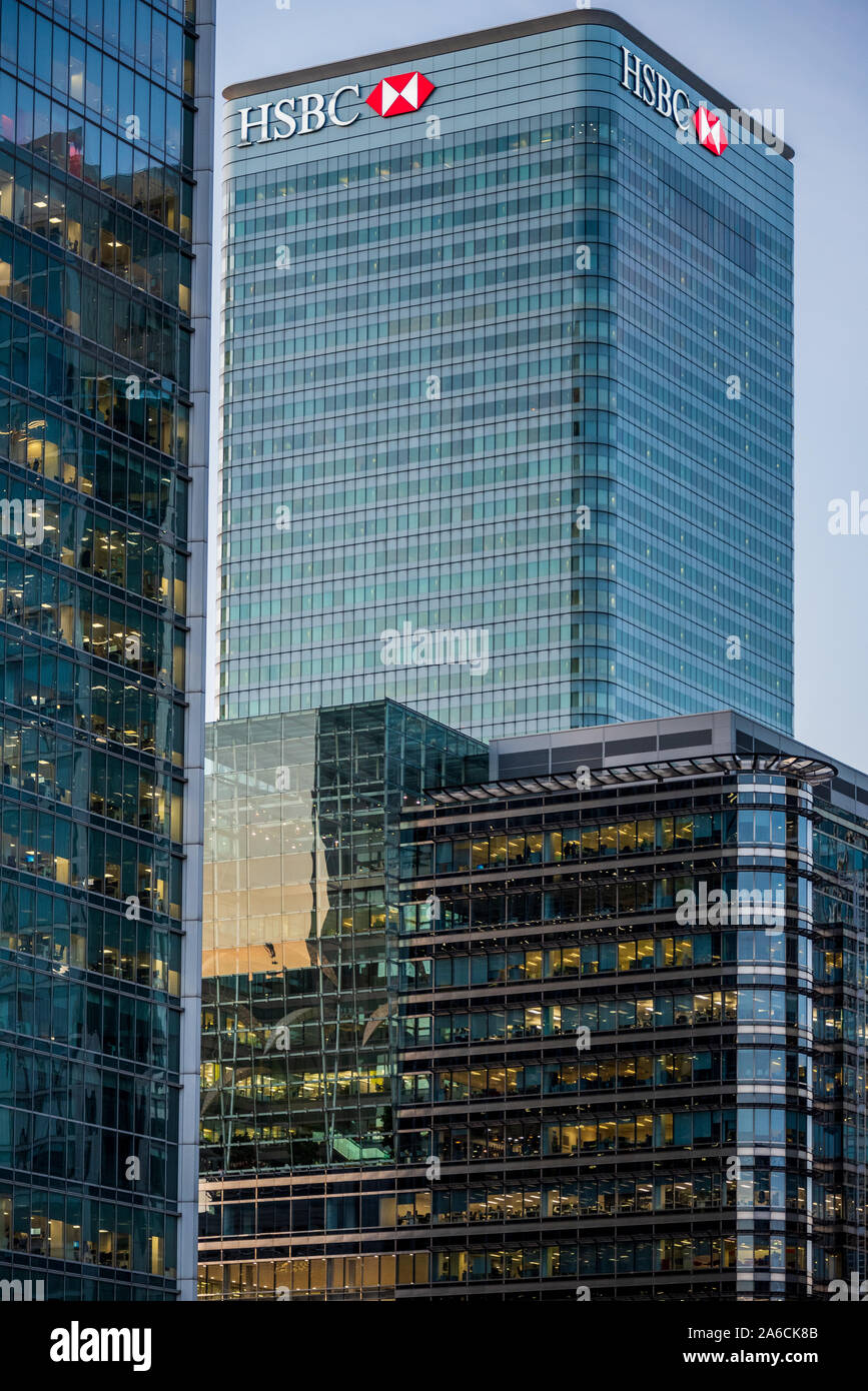 HSBC HQ HSBC Tower Canary Wharf - die HSBC-Zentrale mit anderen Finanzdienstleistungsgebäuden in Londons Canary Wharf. Architekt Norman Foster 2003 Stockfoto