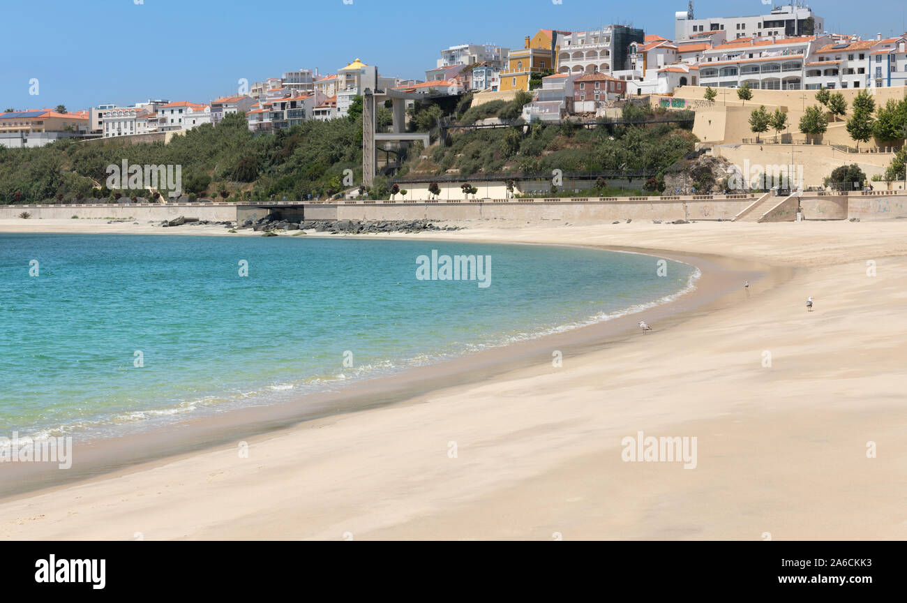 Kleine Stadt am Meer in Portugal Stockfoto