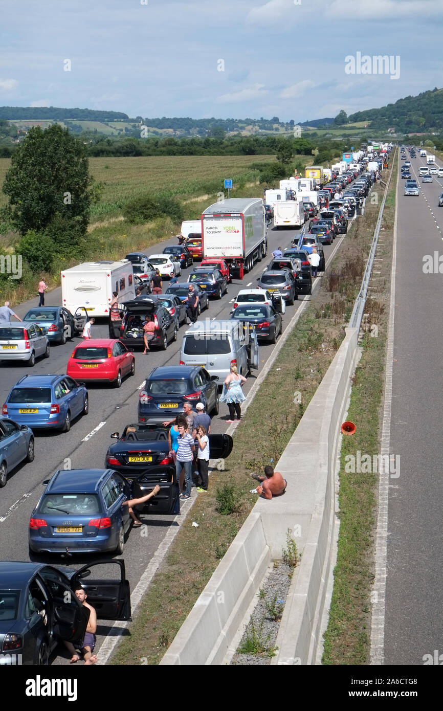 Juli 2016 - Stationäre Verkehr auf der Autobahn M5 in Somerset, in der Nähe von Burnham-on-Sea. Stockfoto