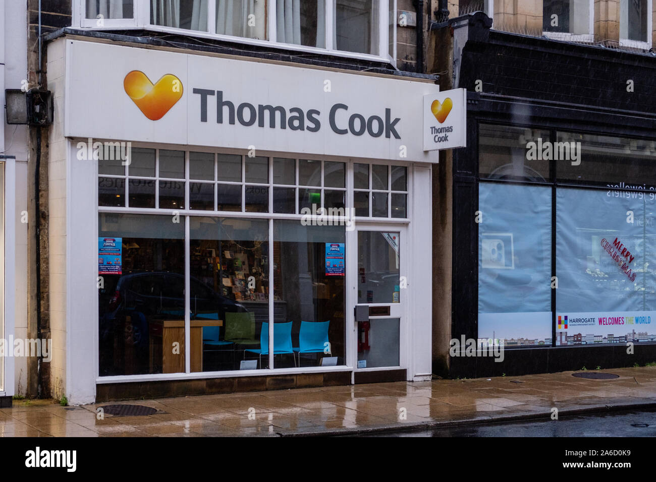 Thomas Cook, Harrogate, Großbritannien. 24. Oktober, 2019. Die geschlossene Thomas Cook shop in Harrogate, North Yorkshire, UK. Credit: Gefangen Licht Hg Stockfoto