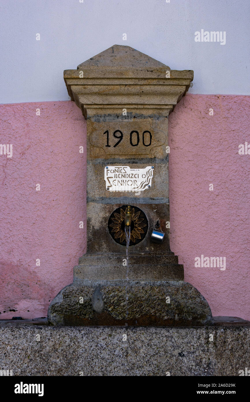 Historische Brunnen im Dorf Manteigas, Serra da Estrela, Portugal, Europa Stockfoto
