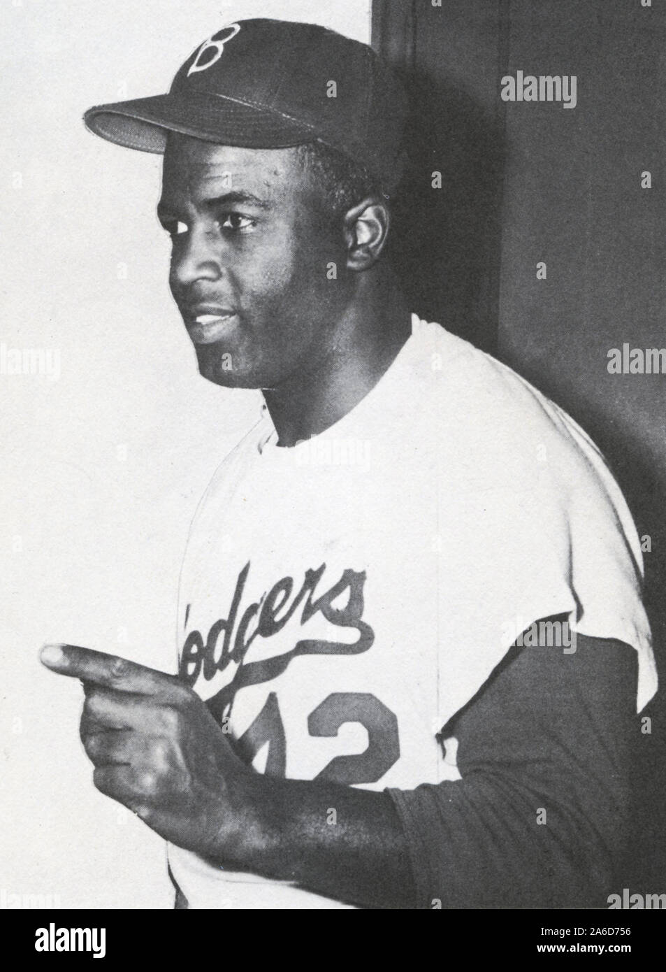 Vintage schwarz-weiß Foto von Jackie Robinson von der Brooklyn Schwindler, wurde der erste afrikanische amerikanische Spieler. in der Major League Baseball in 1947. Stockfoto
