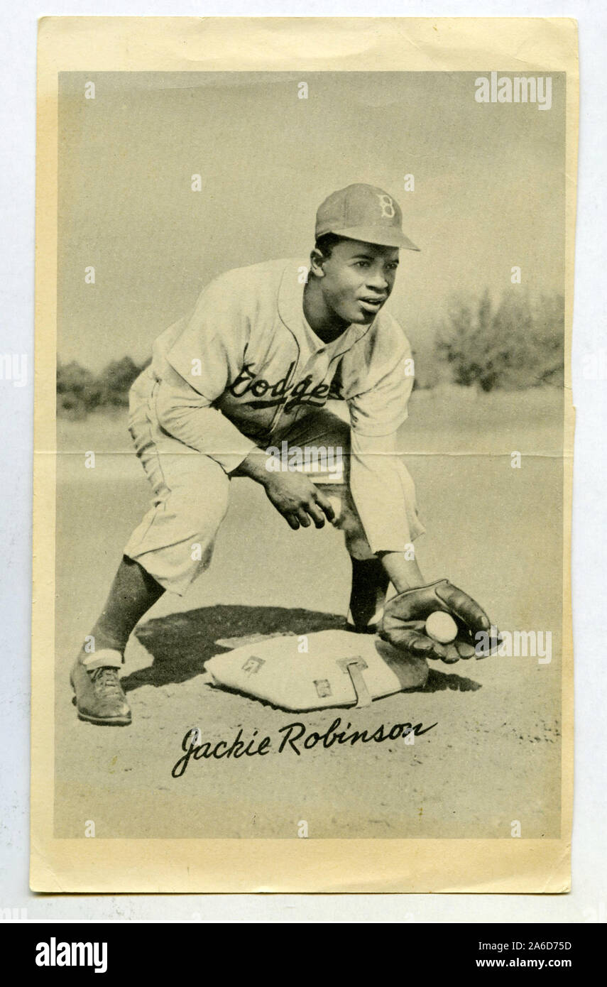 Vintage schwarz-weiß Foto von Jackie Robinson von der Brooklyn Schwindler, wurde der erste afrikanische amerikanische Major League Baseball Player im Jahr 1947. Stockfoto