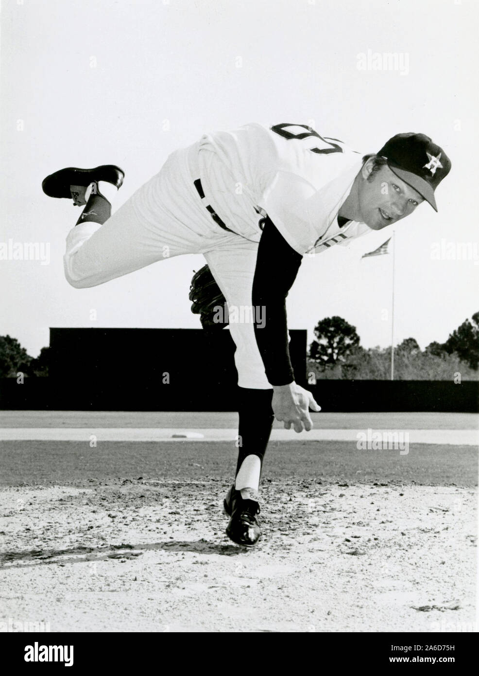 Vintage schwarz-weiß Foto von Jim Bouton werfen für die Houston Astros in den späten 60er und frühen 70er Jahren. Stockfoto