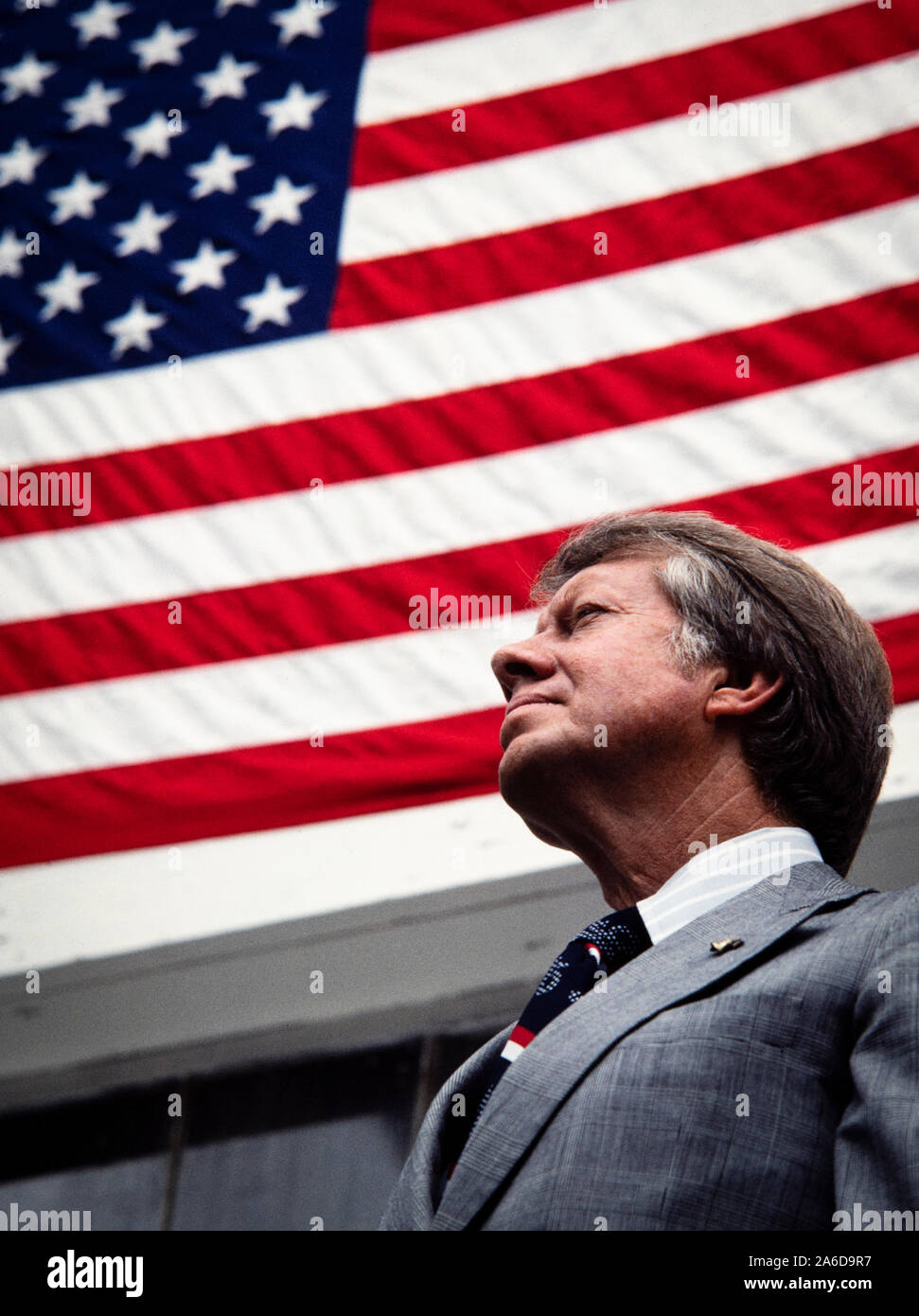 Der Kandidat des demokratischen Präsidenten, Gouverneur von Georgia, Jimmy Carter, spricht zu einer Menschenmenge in Westville, Georgia, anlässlich der zweihundertjährigen Amerikanerfeier - 4. Juli 1976. Stockfoto