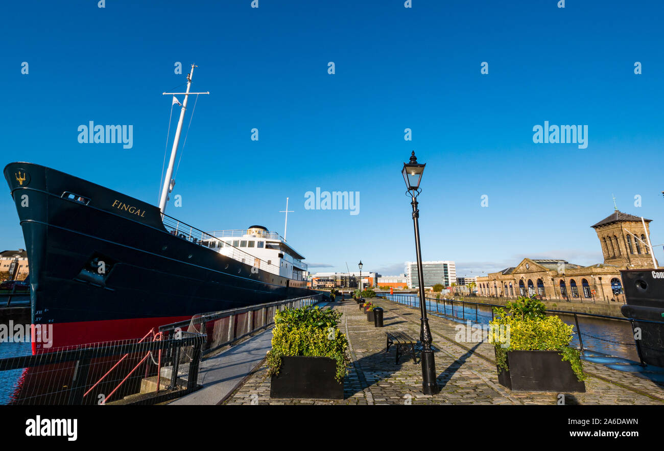 Fingal Edinburgh schwimmendes Hotel günstig im Dock, Leith Harbour, Edinburgh, Schottland, Großbritannien Stockfoto