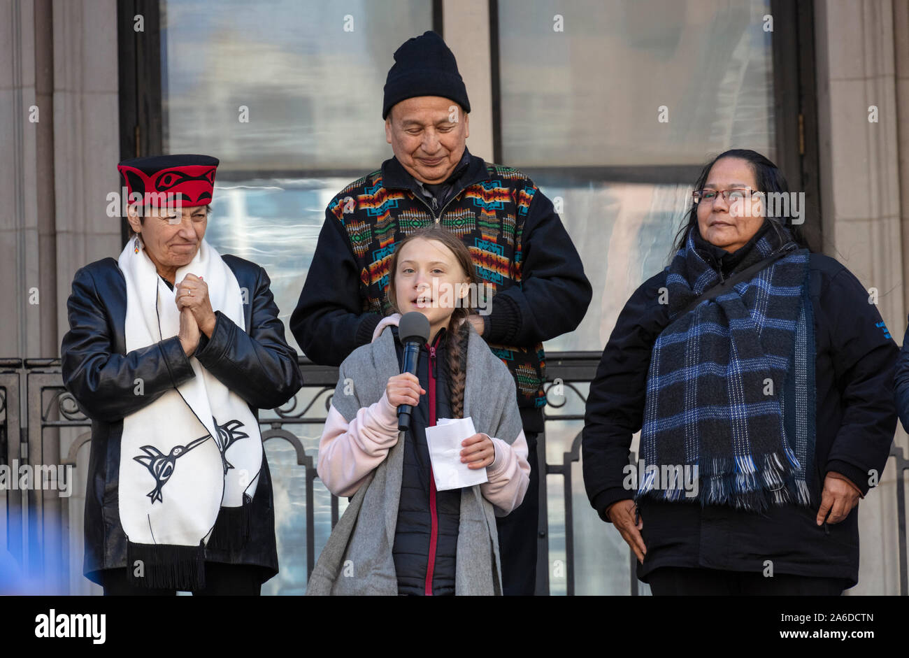Vancouver, BC, Kanada. 25 Okt, 2019. Schwedische Klima Aktivistin GRETA THUNBERG spricht von einer Masse von Tausenden von jungen Aktivisten und ihre Unterstützer Stockfoto